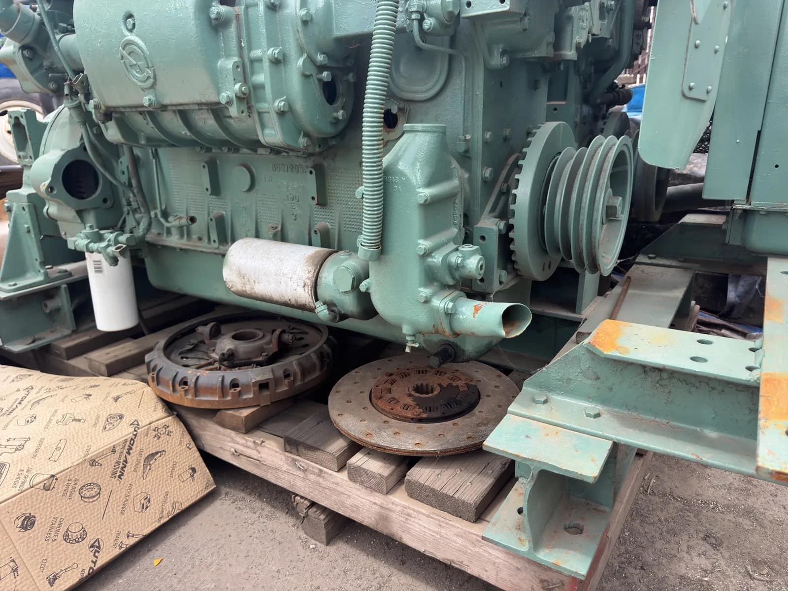 Twin-Engine Detroit Diesel Inline 6 Motors With Combining Gearbox, photo 29 of 36