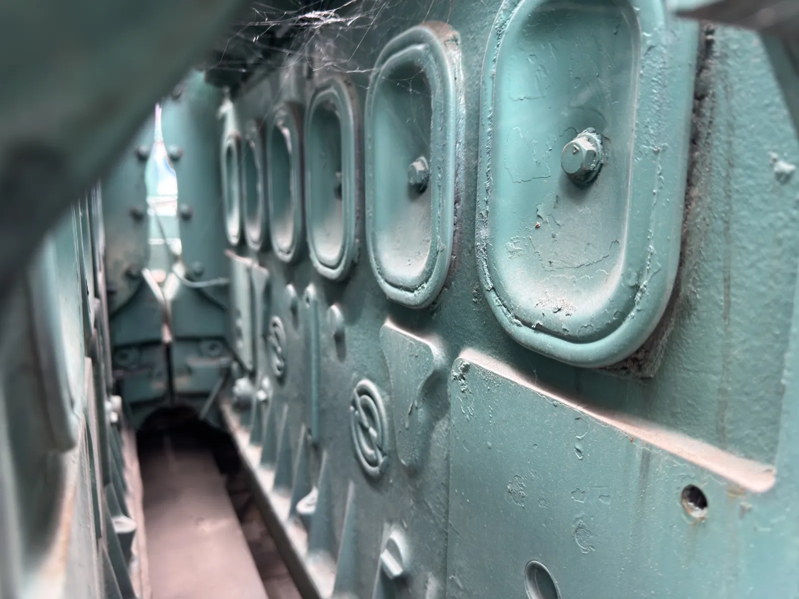 Twin-Engine Detroit Diesel Inline 6 Motors With Combining Gearbox, photo 31 of 36