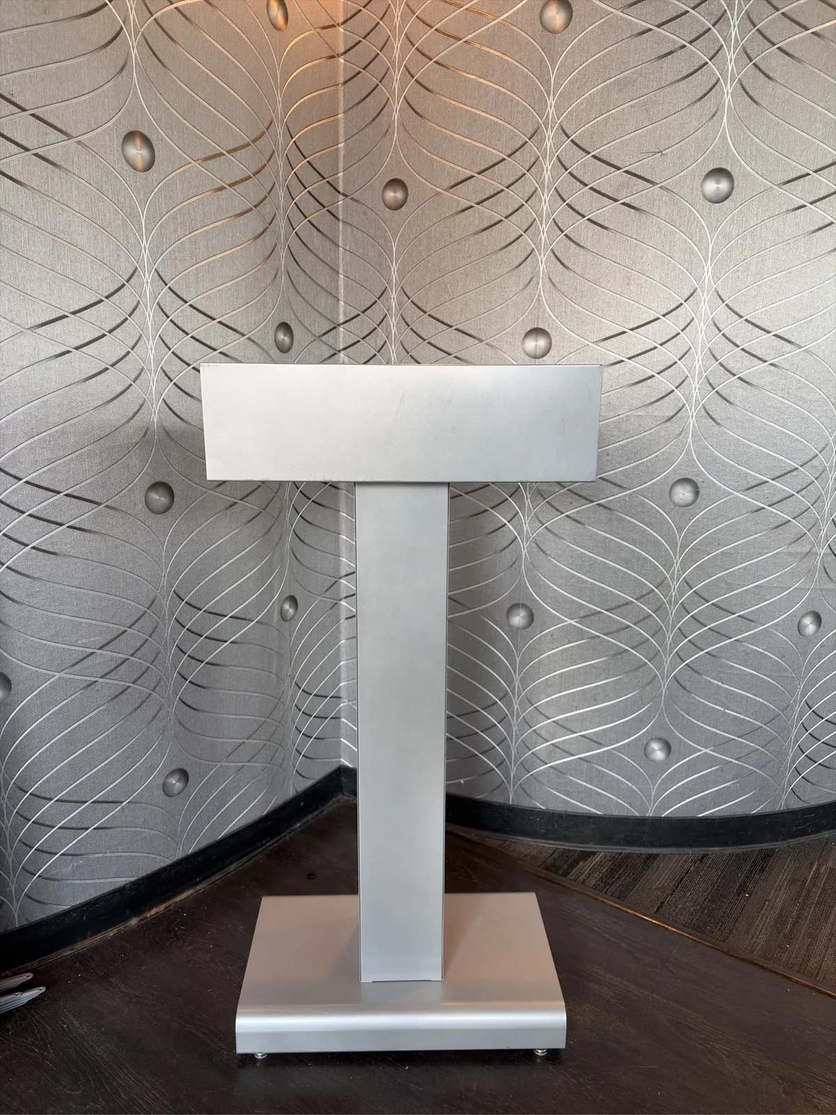modern-silver-podium-lectern-with-square-base-a2f089