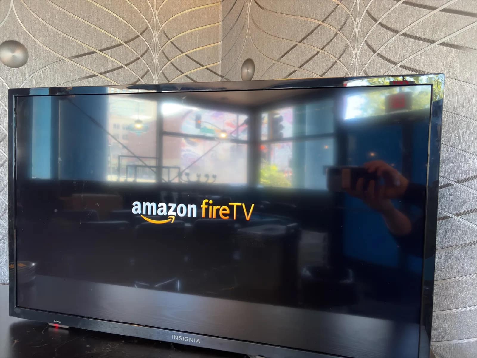 insignia-32-smart-tv-with-amazon-fire-tv-built-in-and-mounting-bracket-mpvg05j2