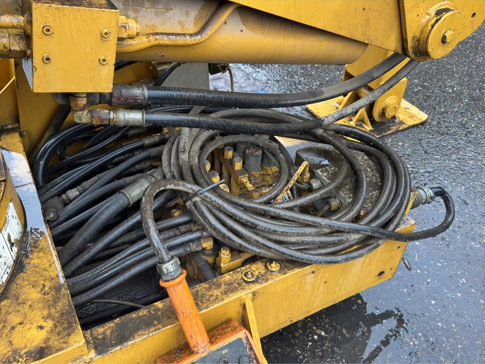 FMT 14,000 Lbs Truck Mounted Hydraulic Boom Crane With Stabilizing Arms, photo 9 of 32