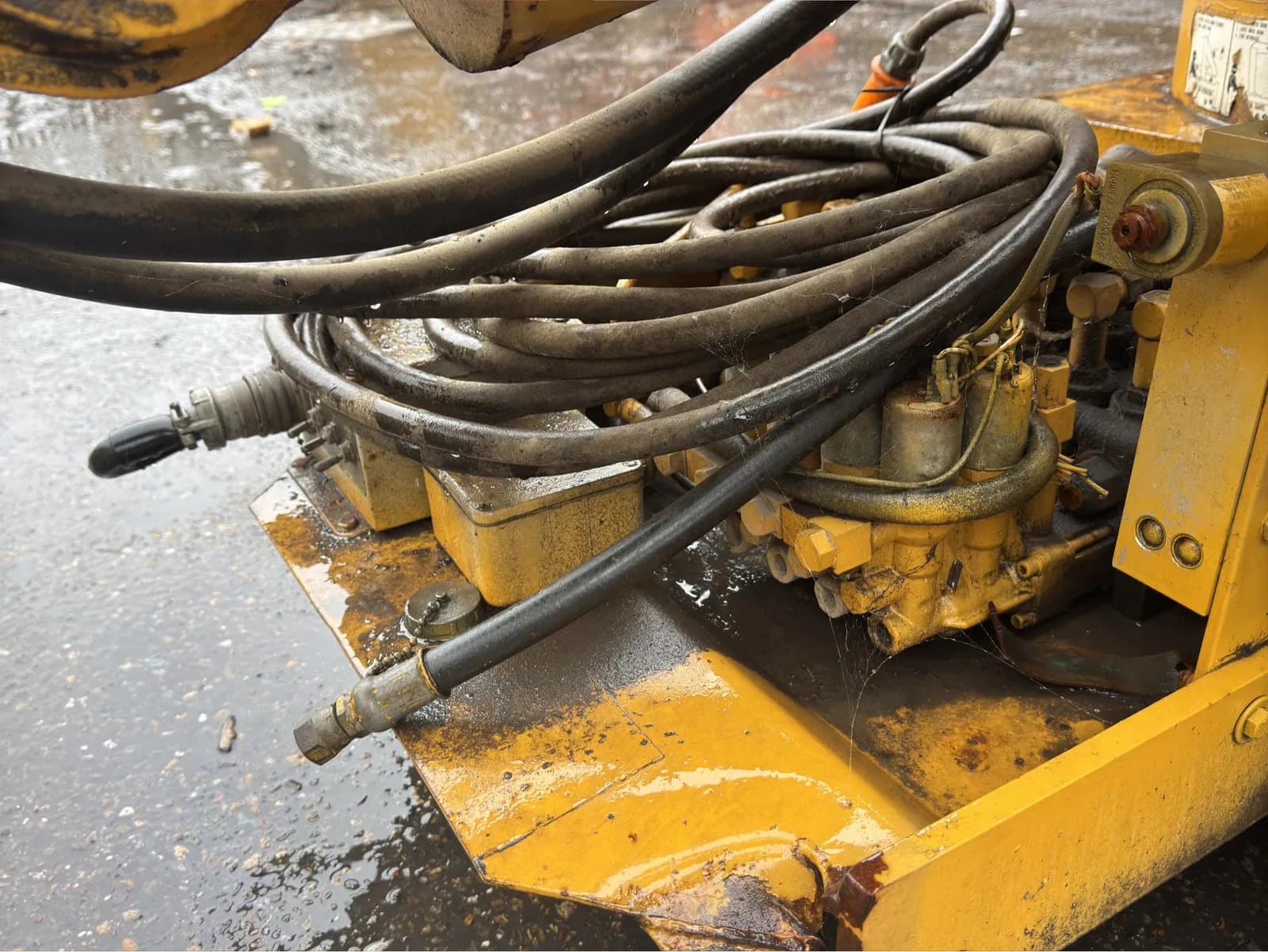 FMT 14,000 Lbs Truck Mounted Hydraulic Boom Crane With Stabilizing Arms, photo 26 of 32