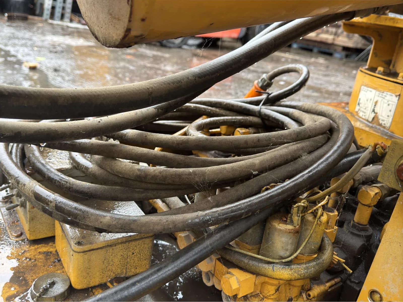 FMT 14,000 Lbs Truck Mounted Hydraulic Boom Crane With Stabilizing Arms, photo 27 of 32