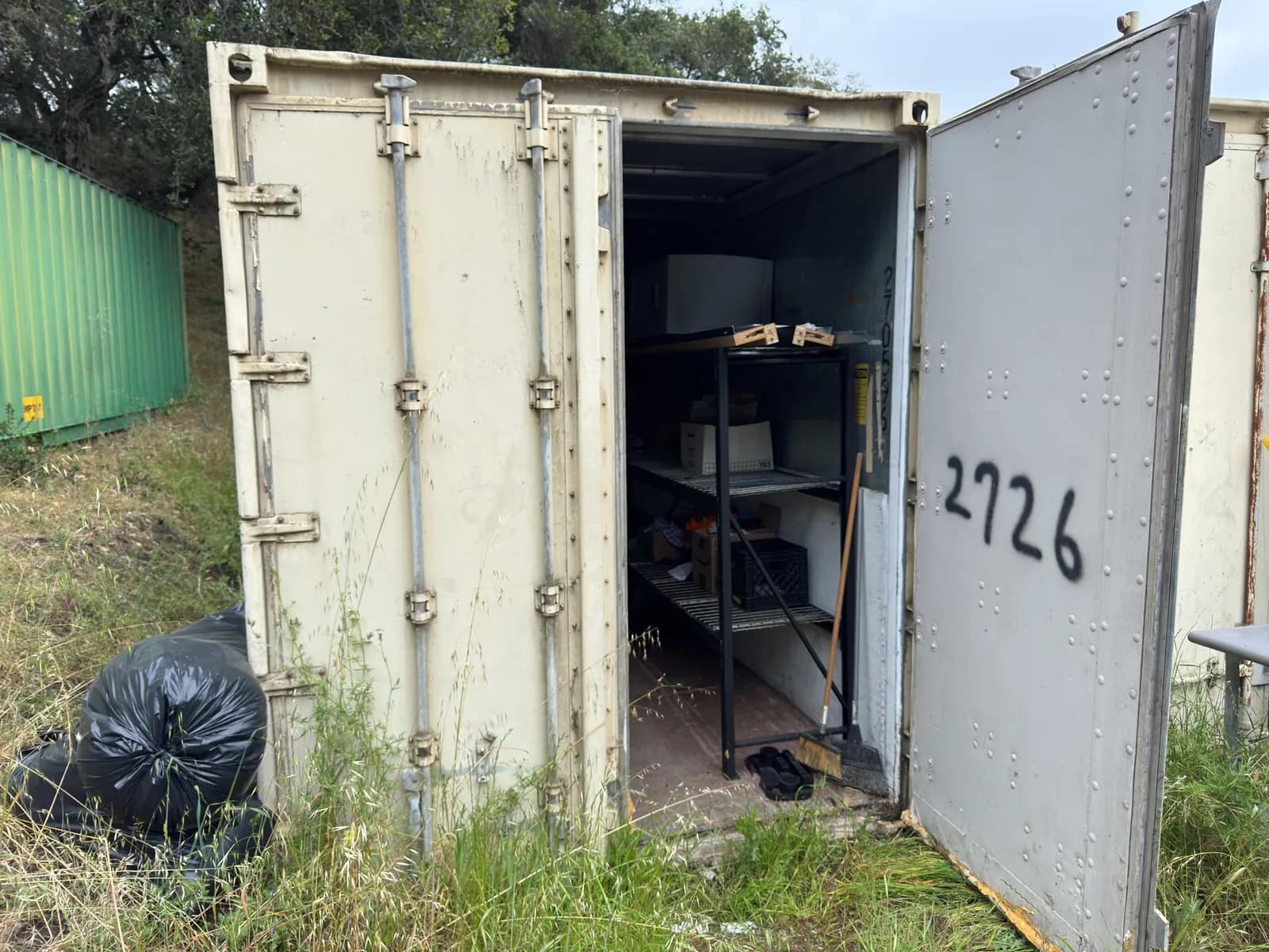 30-shipping-container-with-contents-mpvrjn50