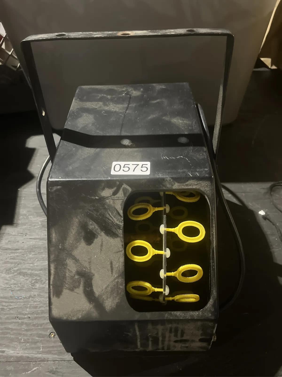 bubble-machine-with-yellow-bubble-wands-cd3df7