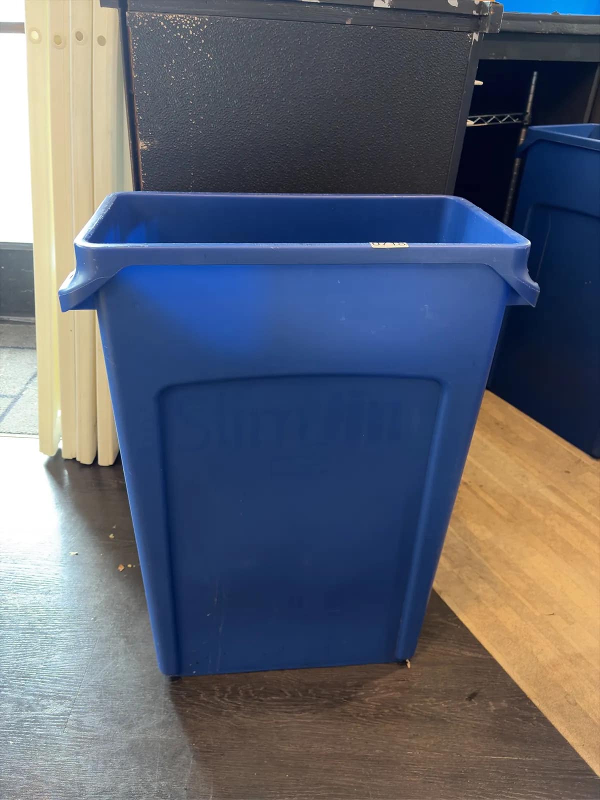 23-gal-87l-slimjim-container-blue-b79d51