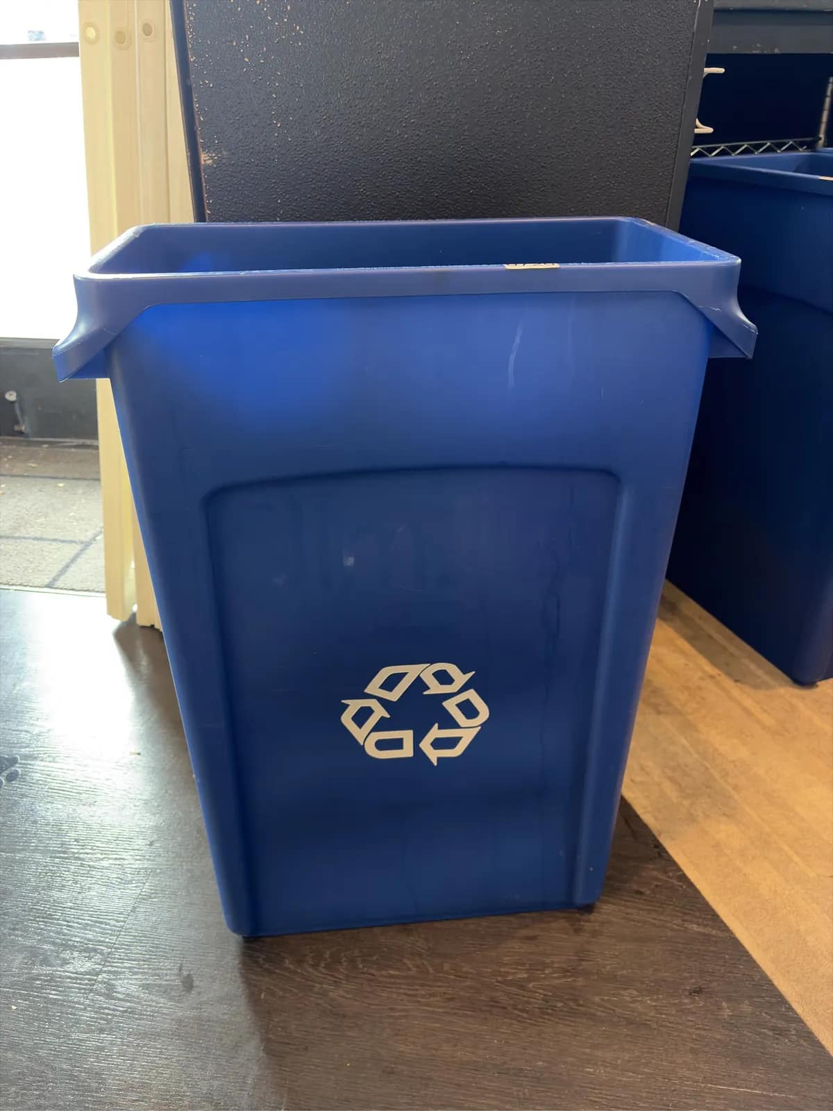 23-gal-87l-slimjim-container-blue-09640a