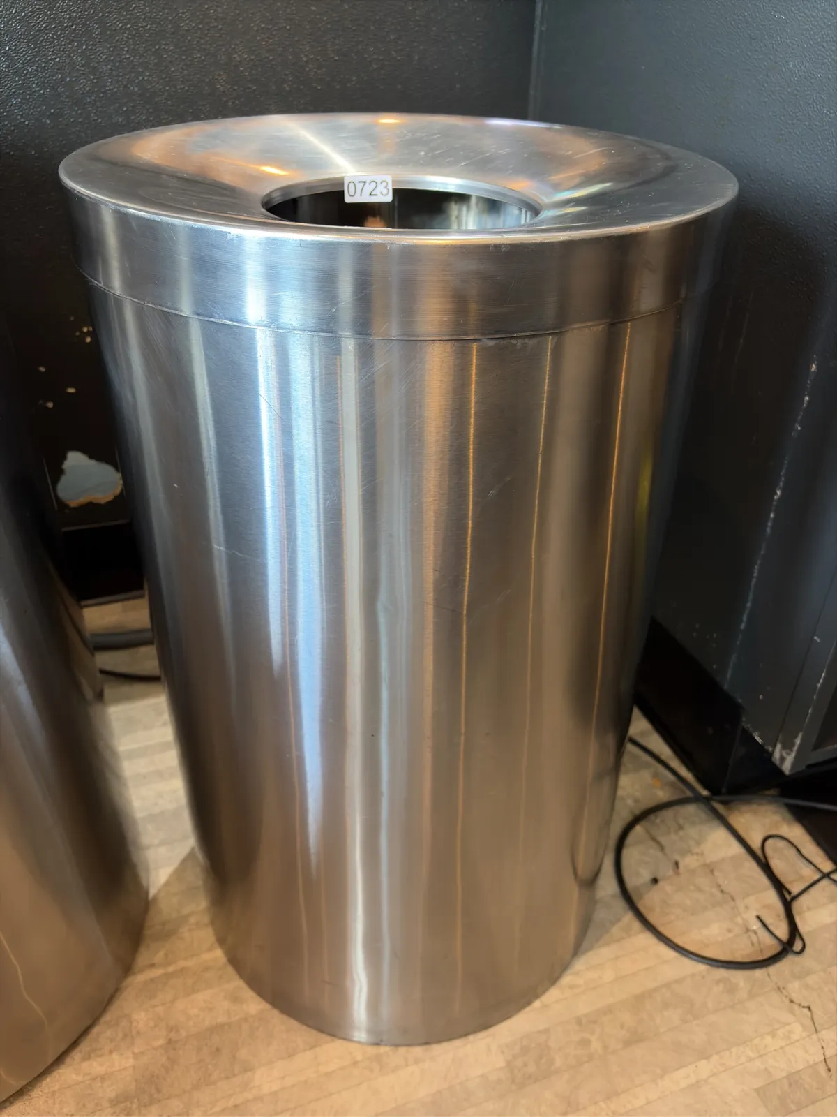 large-silver-commercial-trash-can-with-removable-lid-94d45d