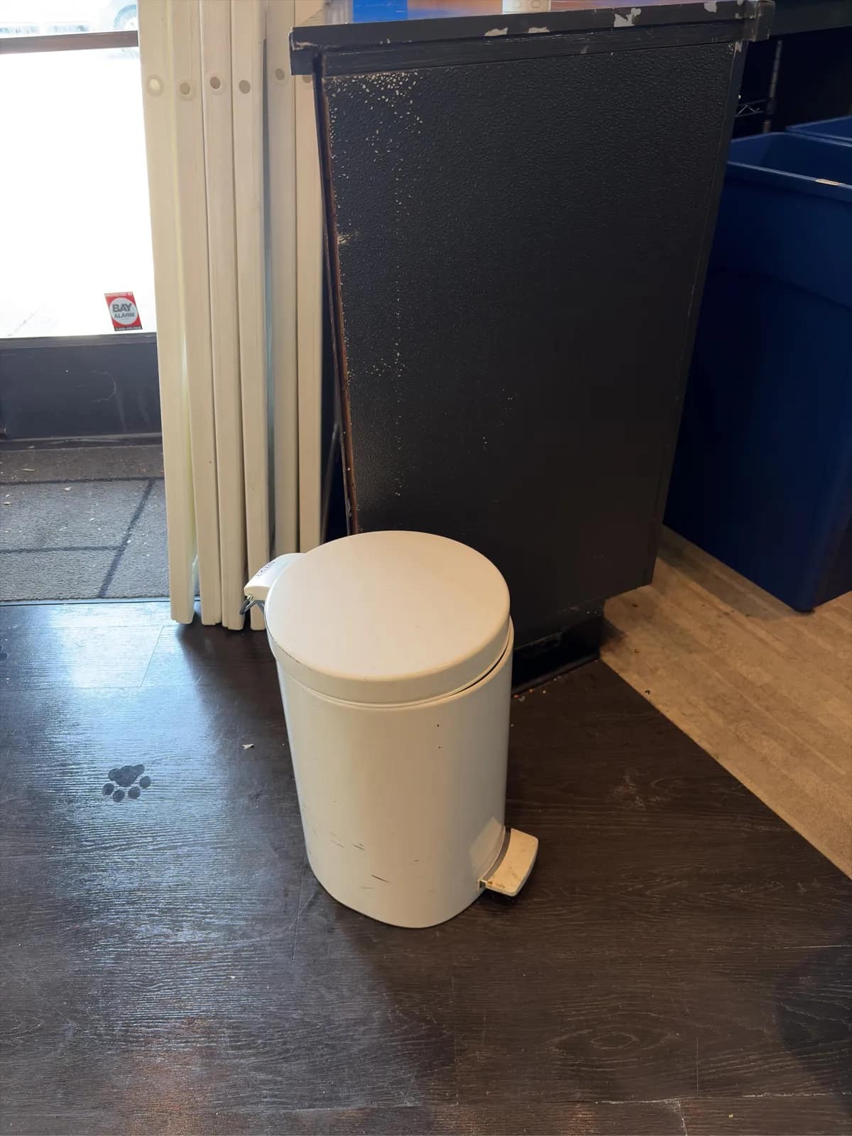 white-metal-pedal-activated-flip-lid-waste-bin-8075c0