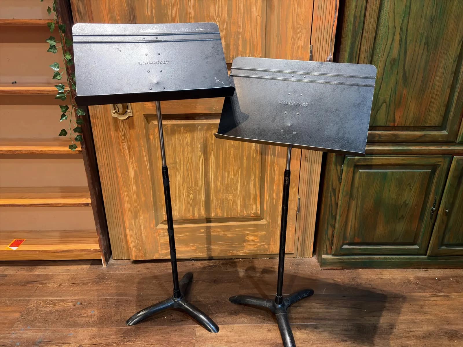 pair-of-black-metal-adjustable-music-stands-4d743d