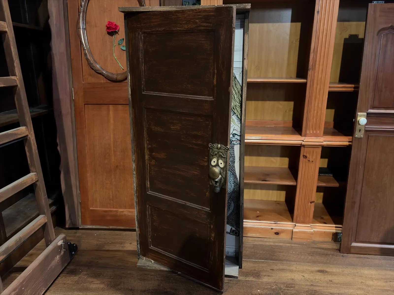 custom-creation-alice-in-wonderland-mini-door-fixed-in-position-with-hand-sculpted-door-knob-mpwtb01t