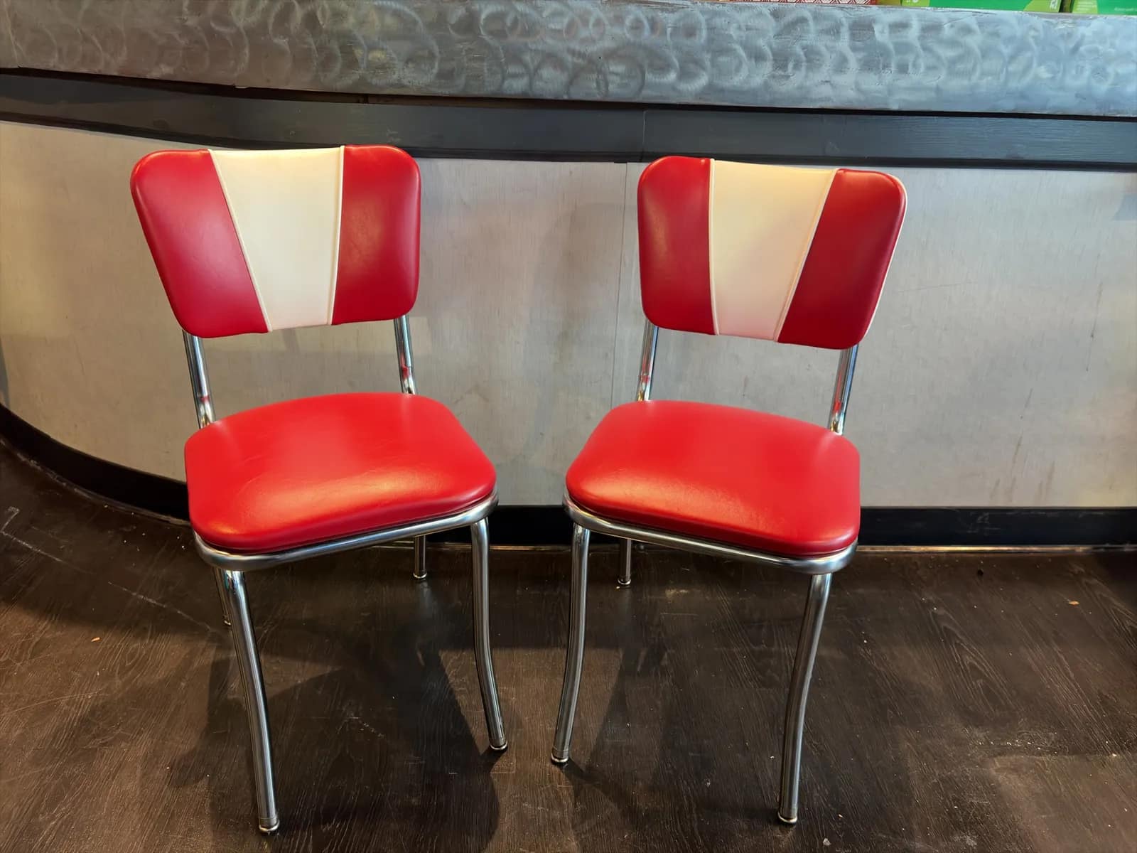 pair-of-retro-diner-chairs-mpw30yww
