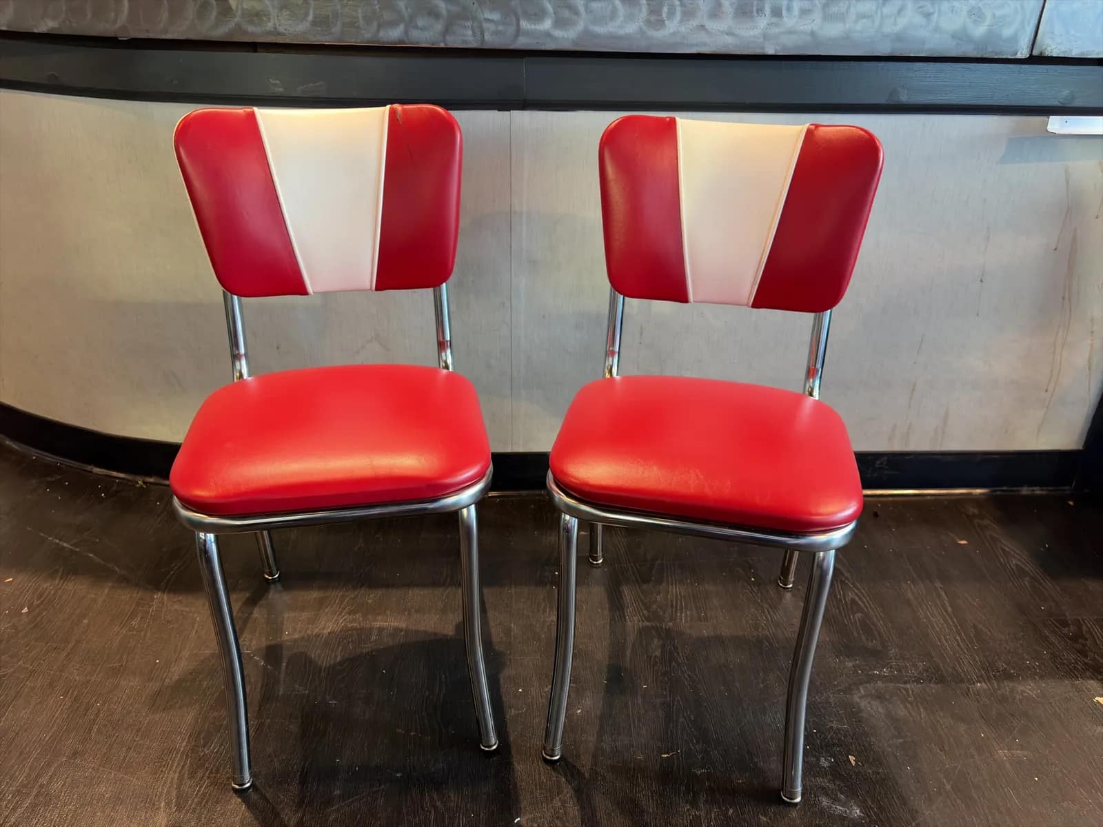 pair-of-retro-diner-chairs-mpw31077