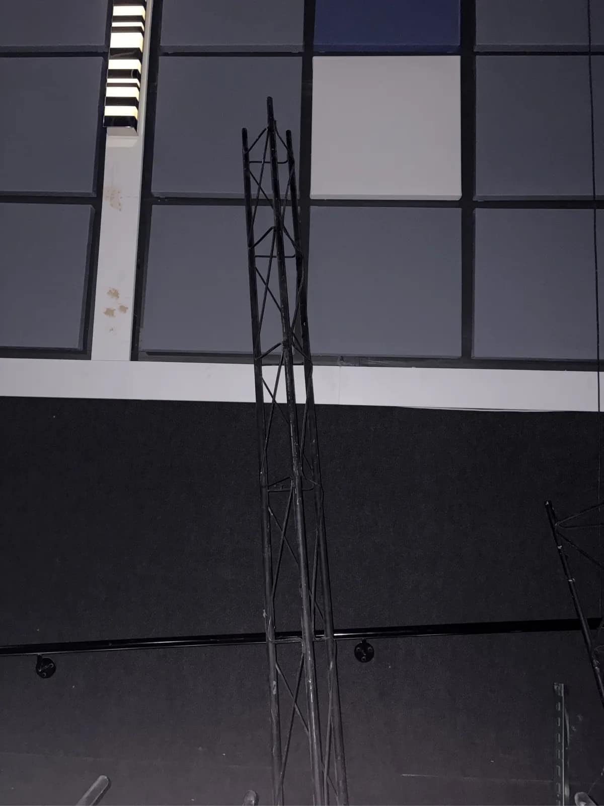 10-8-black-triangular-aluminum-truss-mpydp6v9