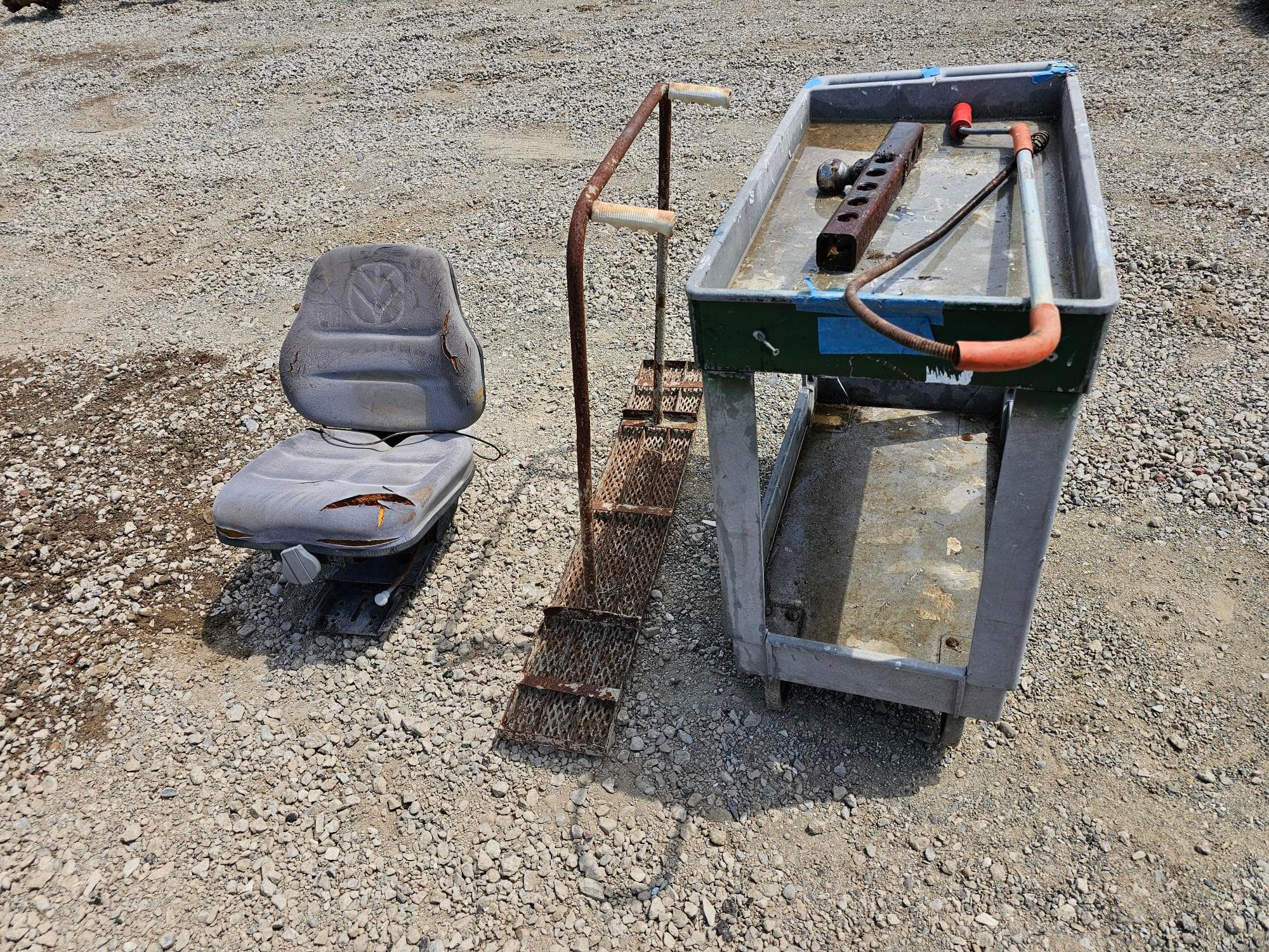 equipment-seat-cart-hitch-tamper-and-more-msfb0z7r