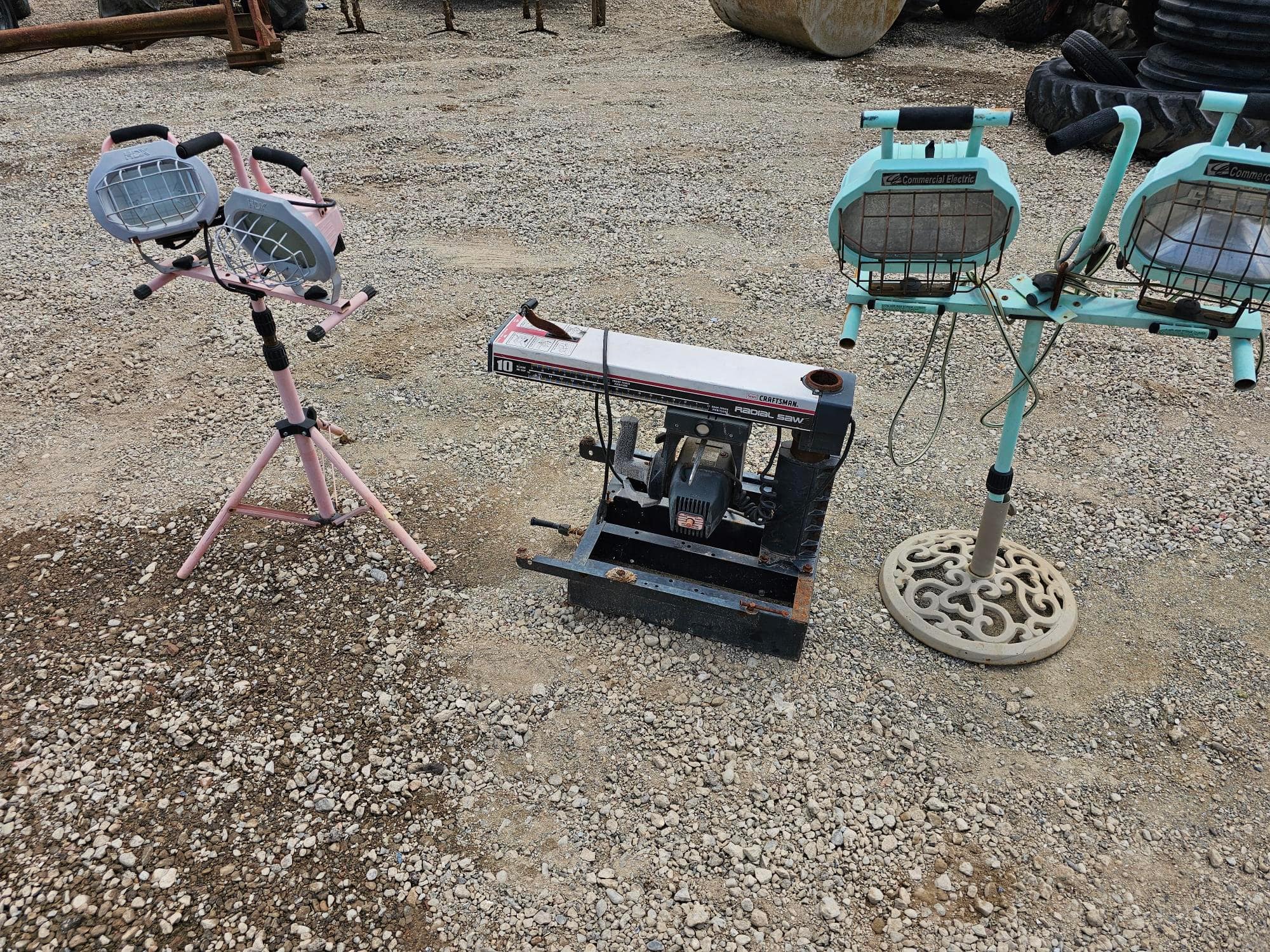 radial-saw-and-lights-mrxqfmzp