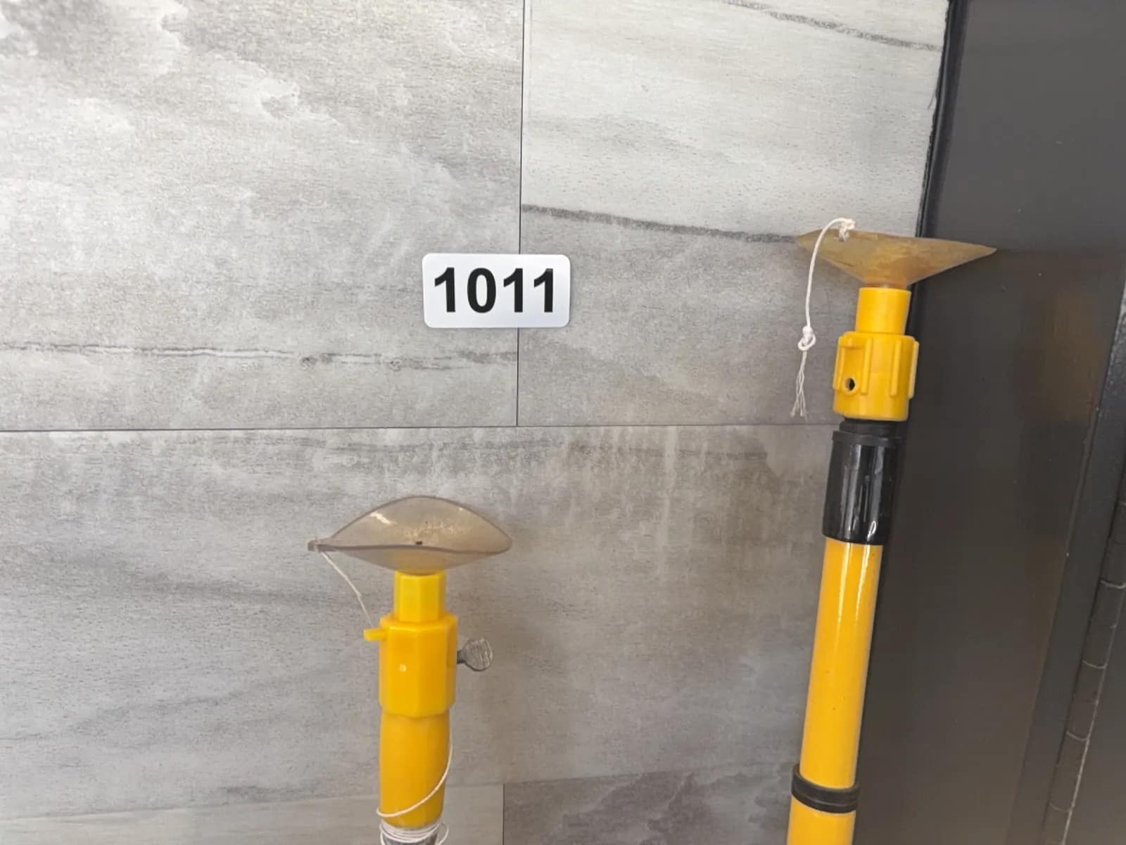 2-suction-cup-lightbulb-installer-tools-mqjxpbq4