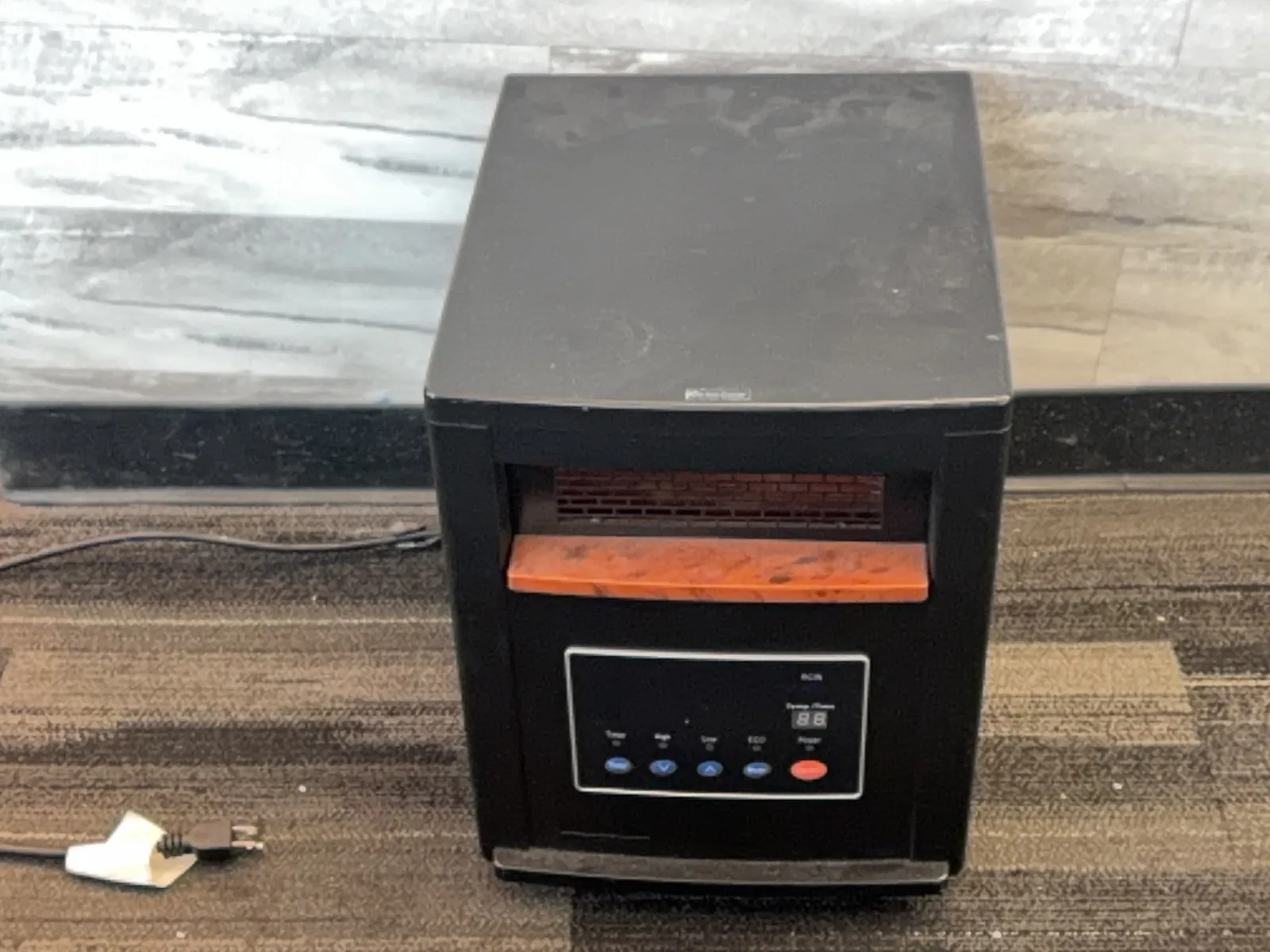 electric-space-heater-with-adjustable-settings-and-remote-control-mqjxpbzg
