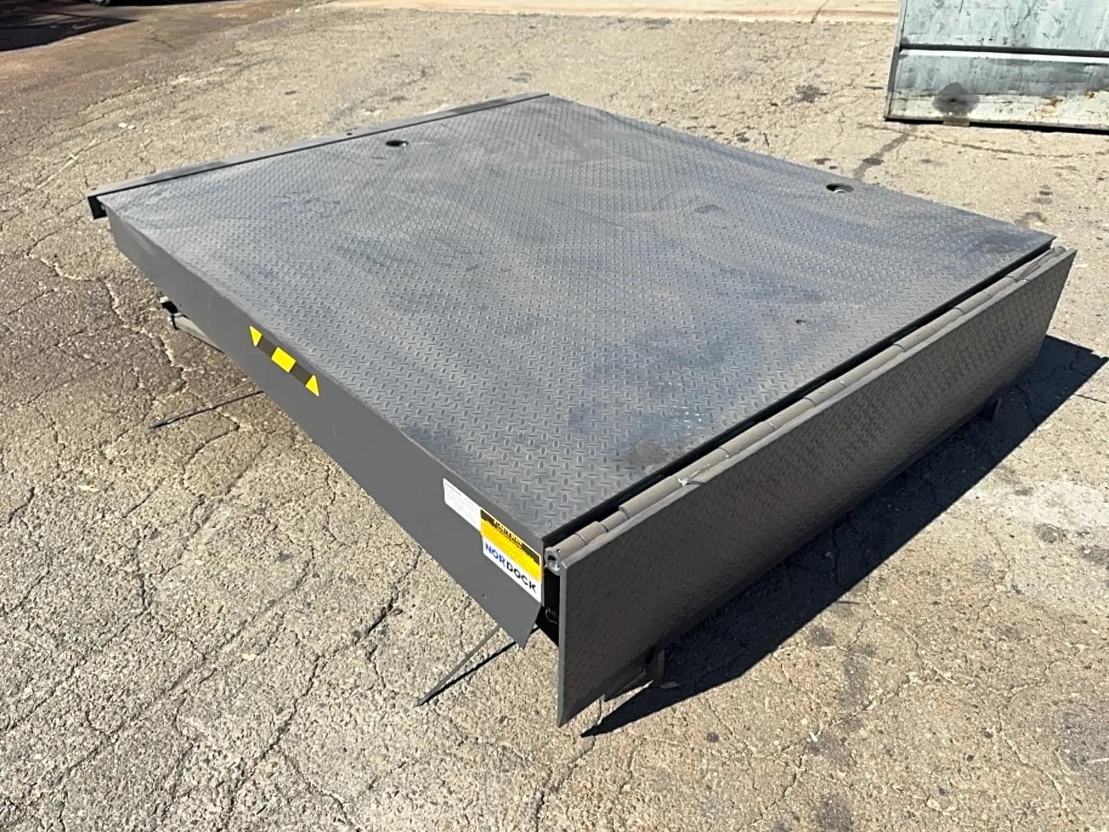 nordock-cm68-45000lb-hydraulic-dock-plate-72a8d6