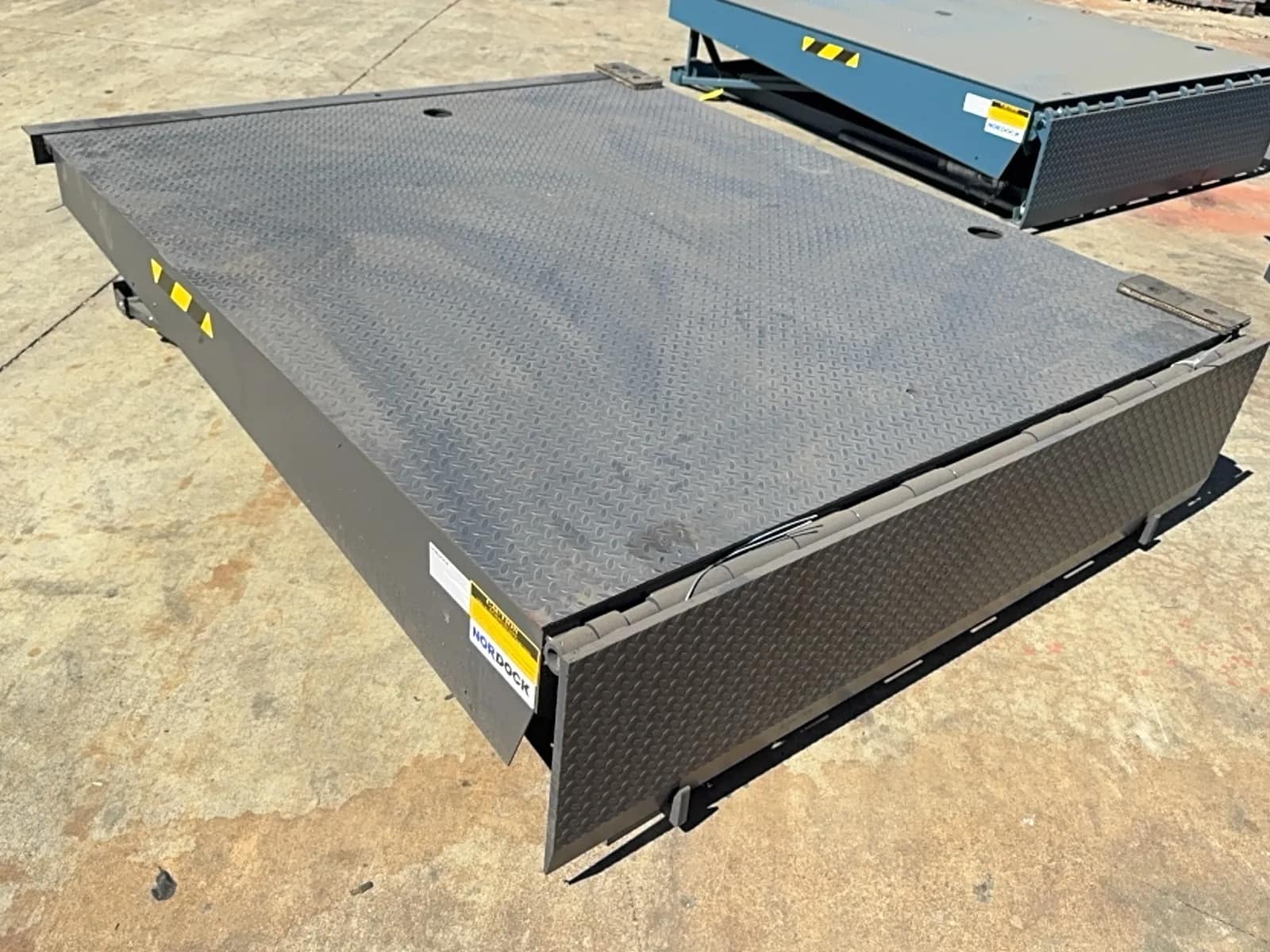 nordock-cm68-45000lb-hydraulic-dock-plate-886842