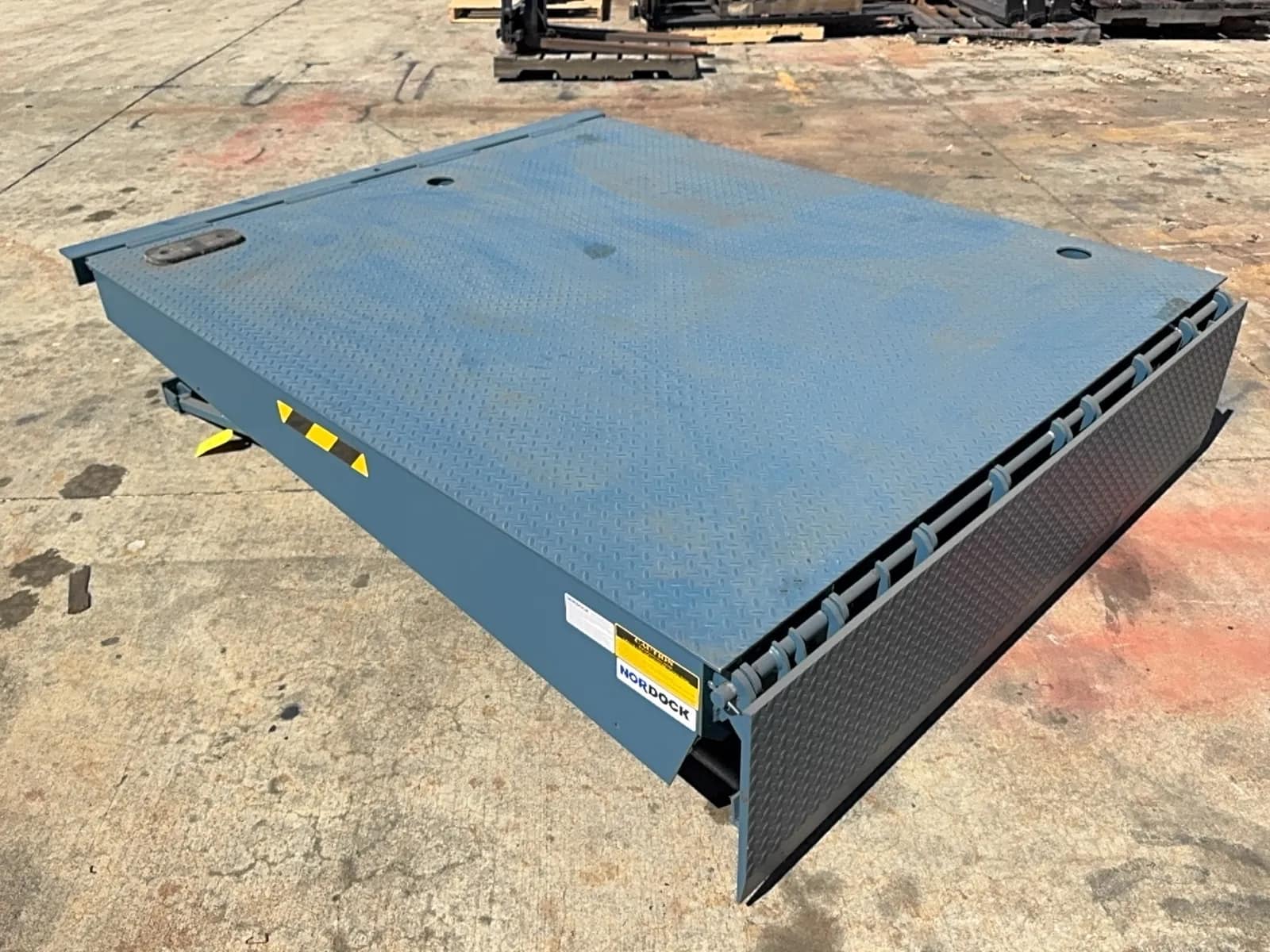 nordock-nm68-35000lb-hydraulic-dock-plate-b6746e