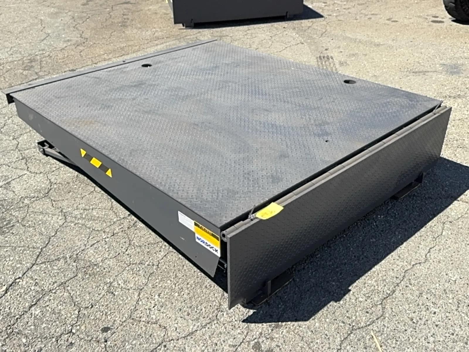 nordock-cm68-45000lb-hydraulic-dock-plate-e254bc