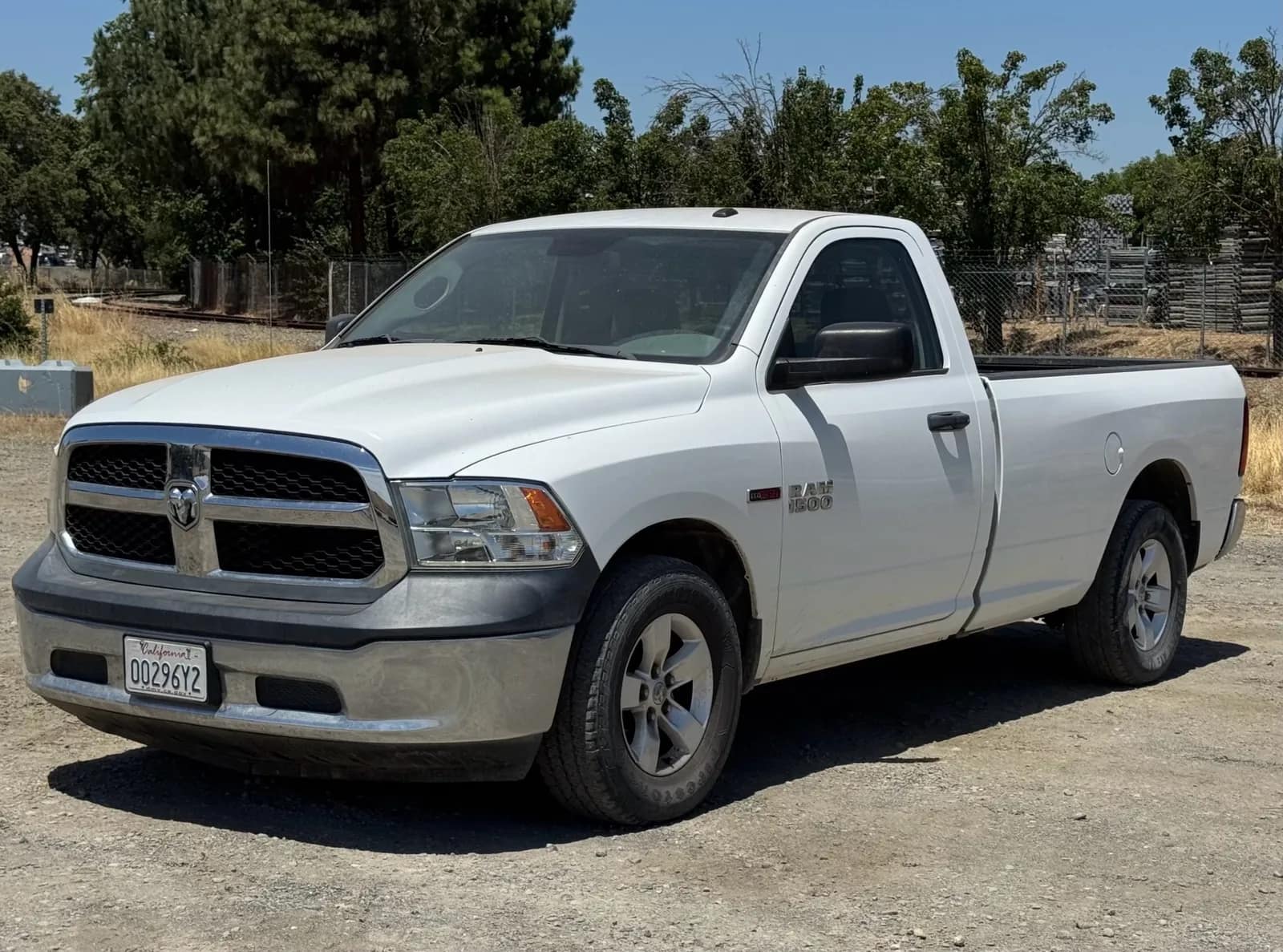 2014-ram-1500-eco-diesel-with-bed-mounted-tool-boxes-and-fuel-tank-mr44mma5