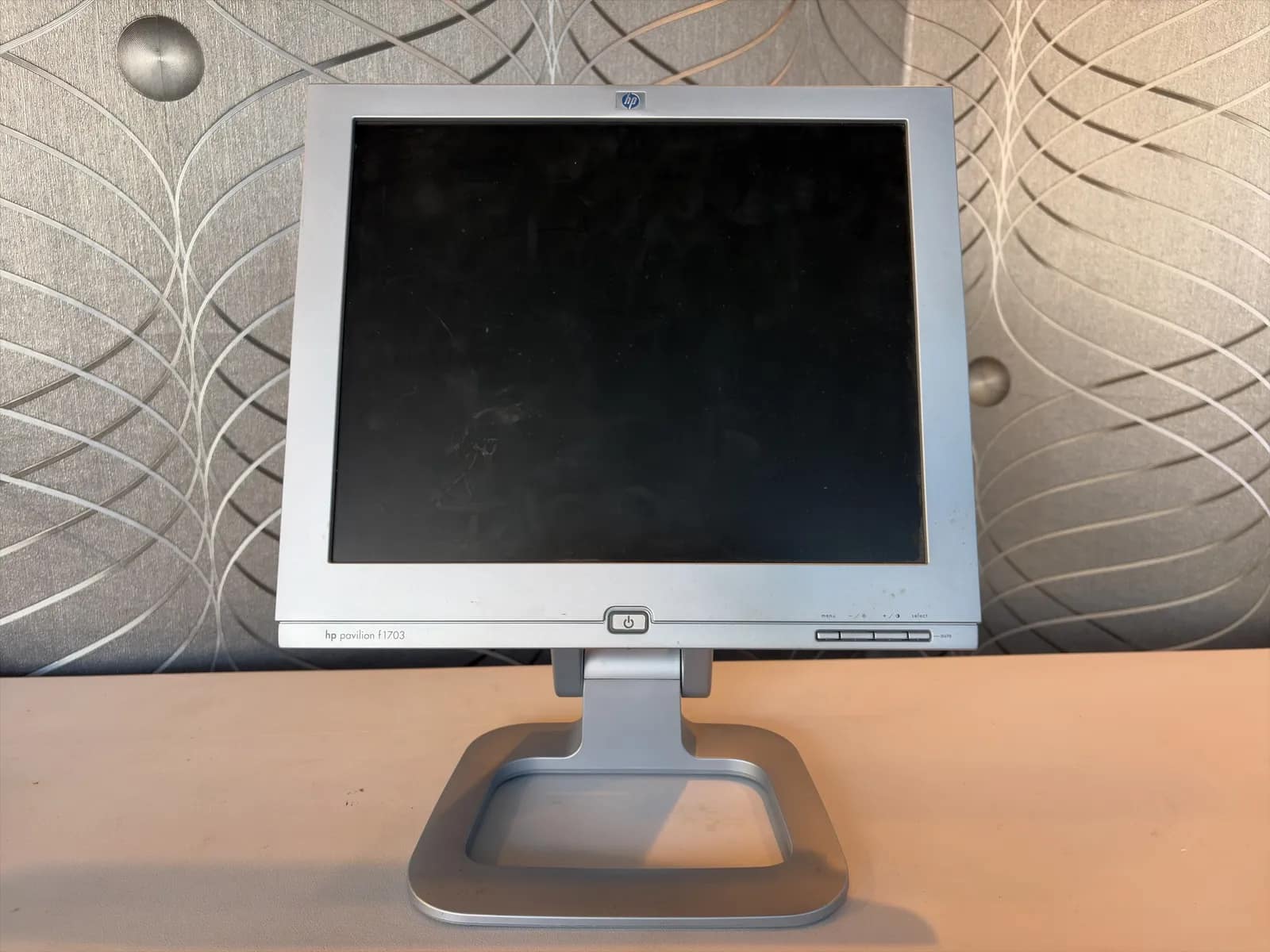 hp-17-inch-lcd-monitor-model-l1740-mqiz61gf