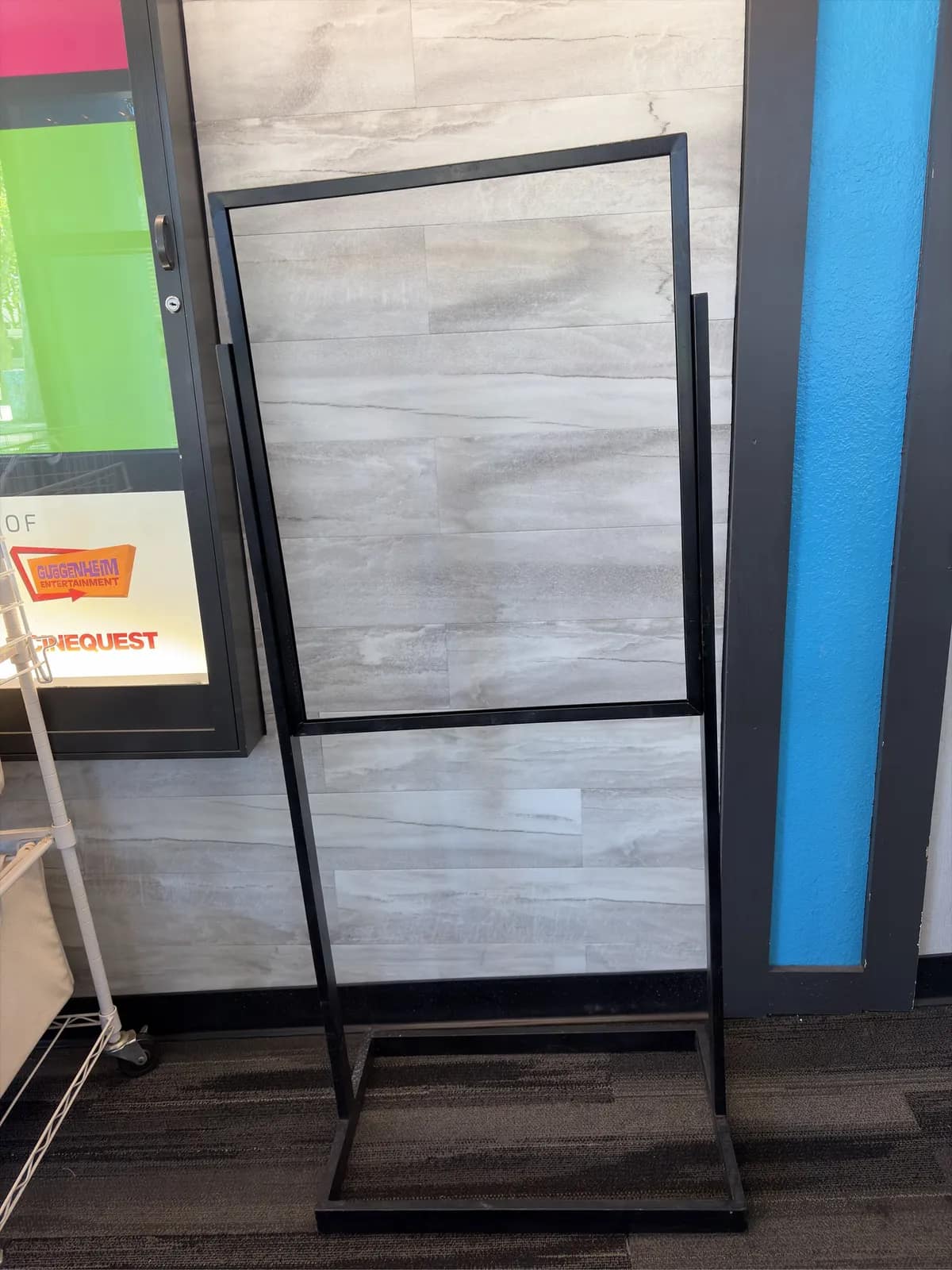22x28-metal-sign-holder-mqiz630r