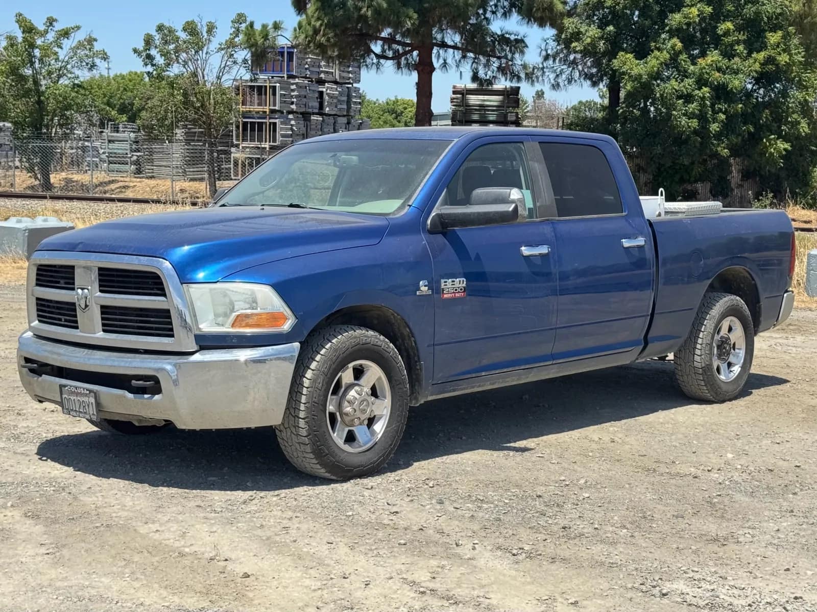 2011-dodge-2500-laramie-crew-cab-heavy-duty-cummins-turbo-diesel-with-bed-mounted-tool-box-and-fuel-tank-mr44xmmi