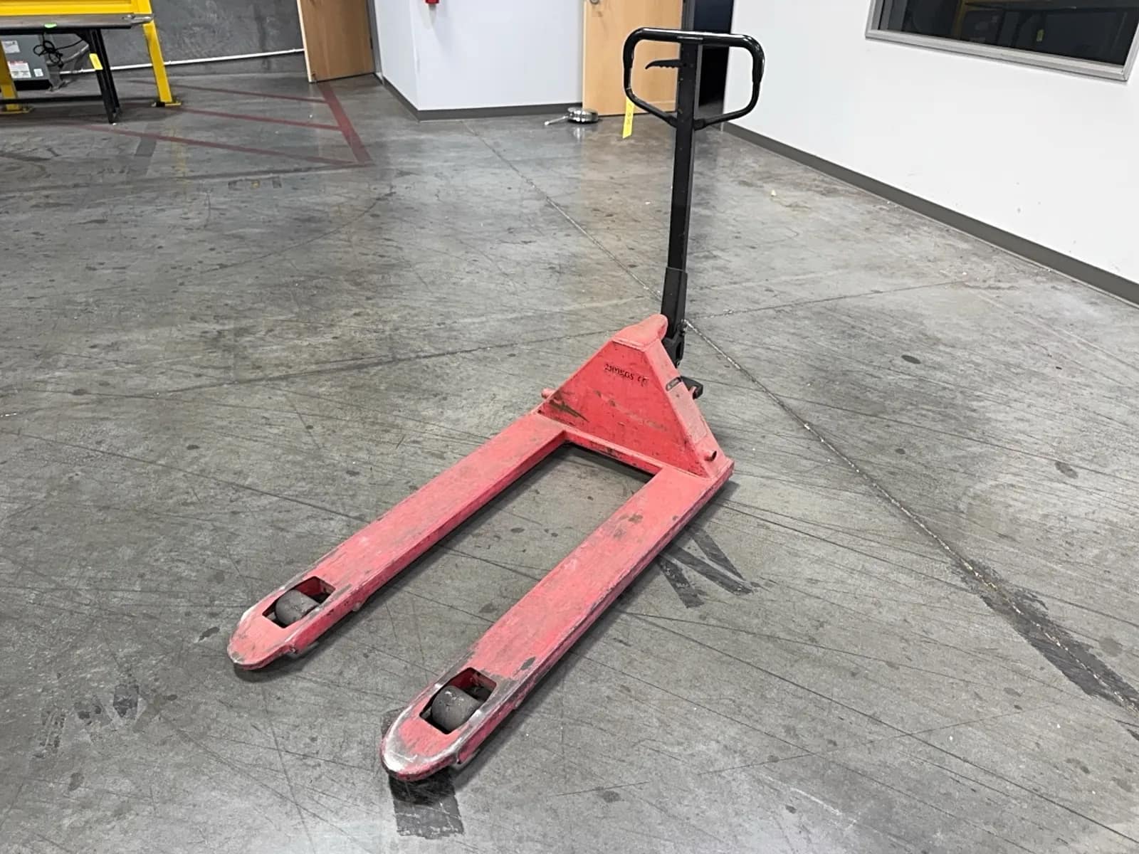 5500lb-capacity-ez-roll-pallet-jack-22997e
