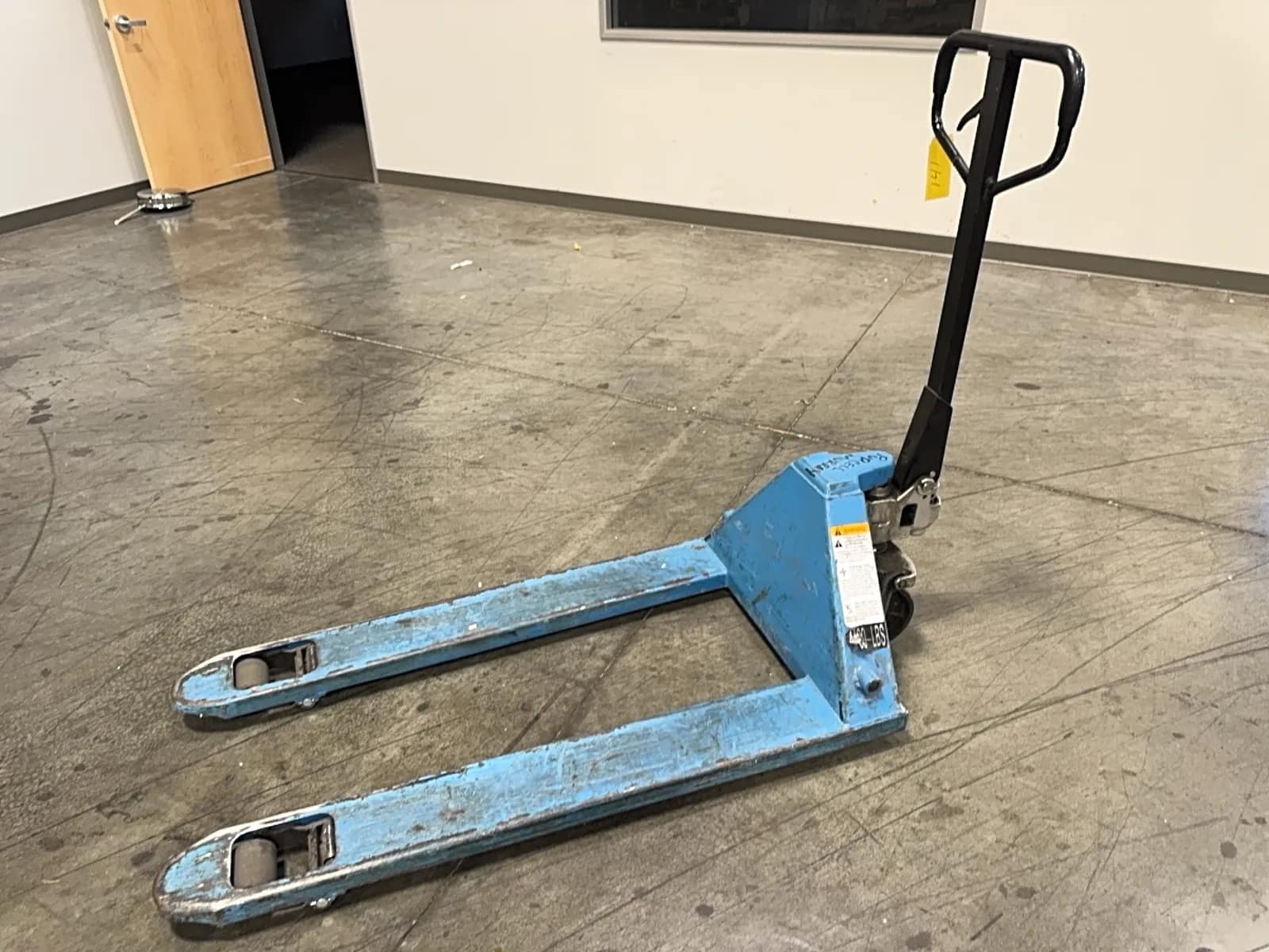 uline-4400lb-quick-lift-pallet-jack-5d1212