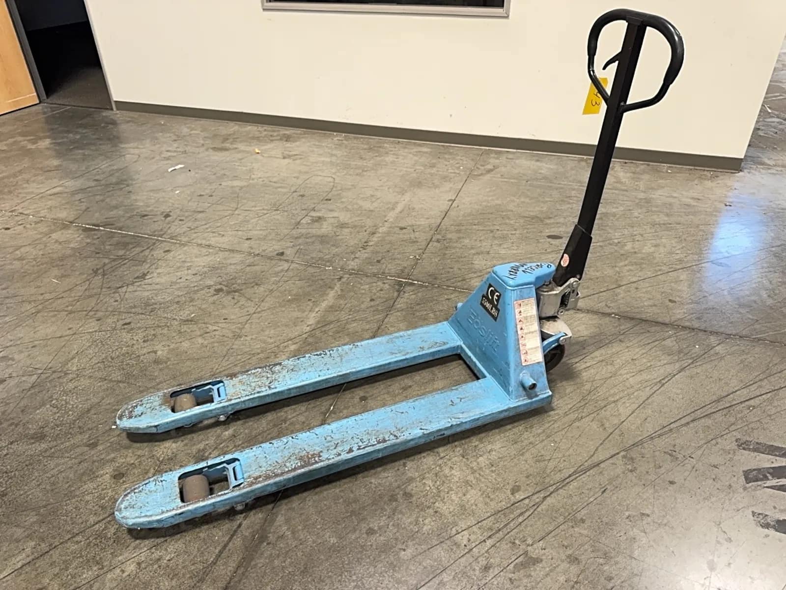 5500lb-capacity-eos-lift-pallet-jack-6c7d6d