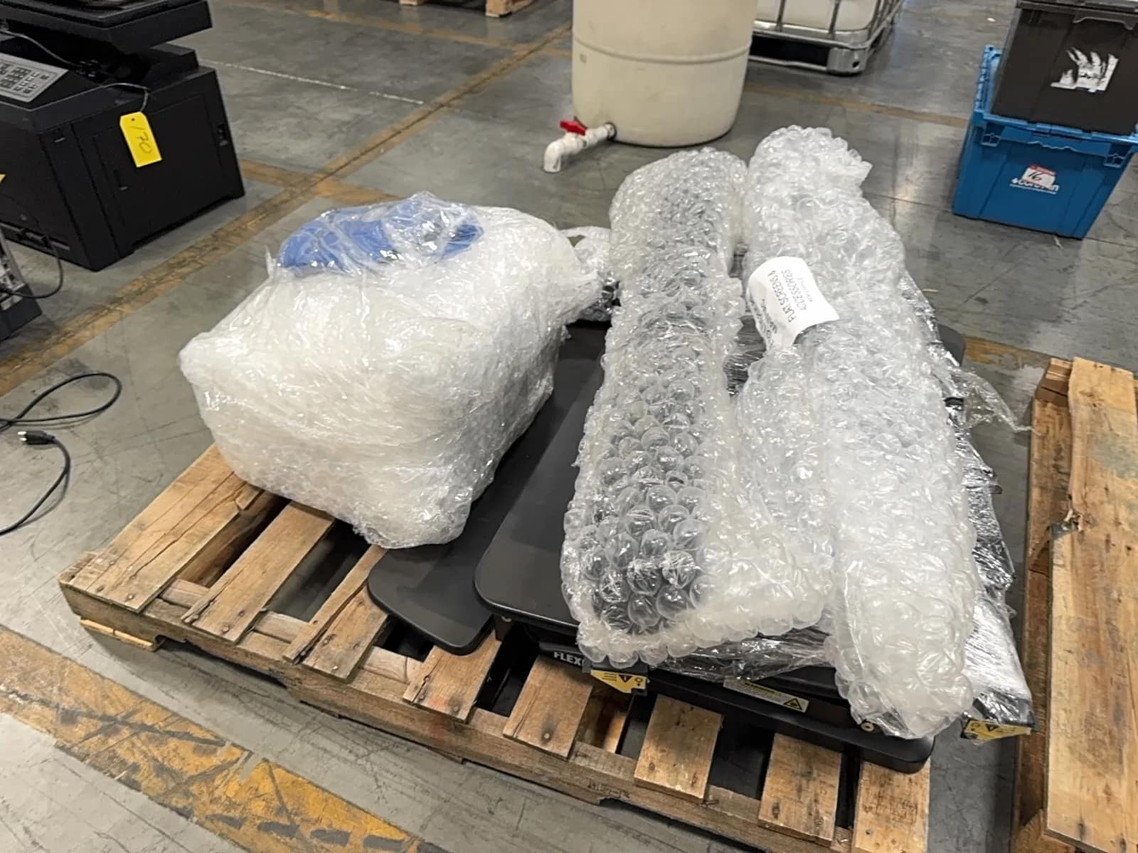 contents-of-pallet-tv-speakers-standing-monitor-stand-302e49