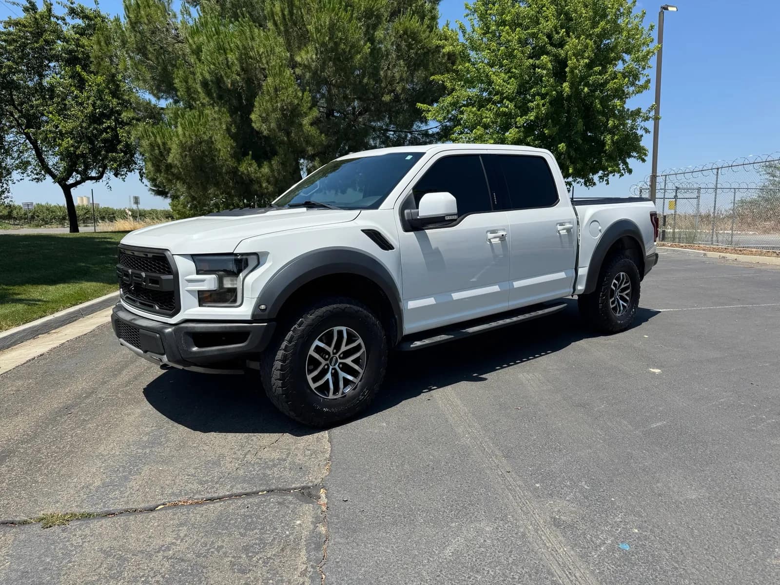 2018-ford-raptor-f150-801a-mr192l6m