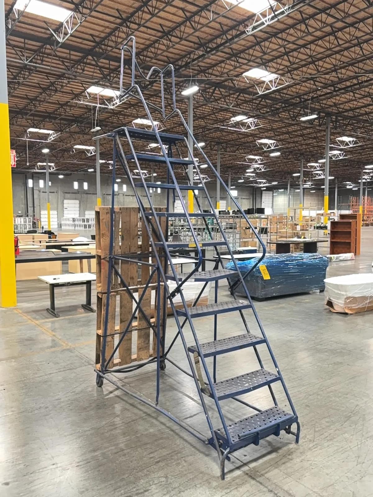louisville-10-warehouse-ladder-96b6b9