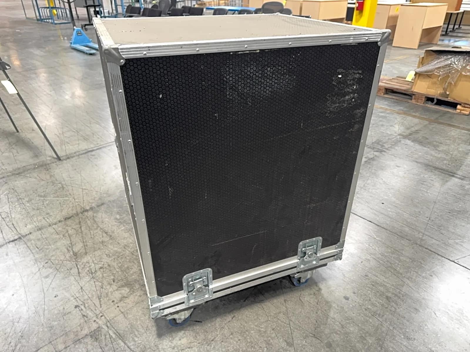 rolling-road-case-empty-bc7f82