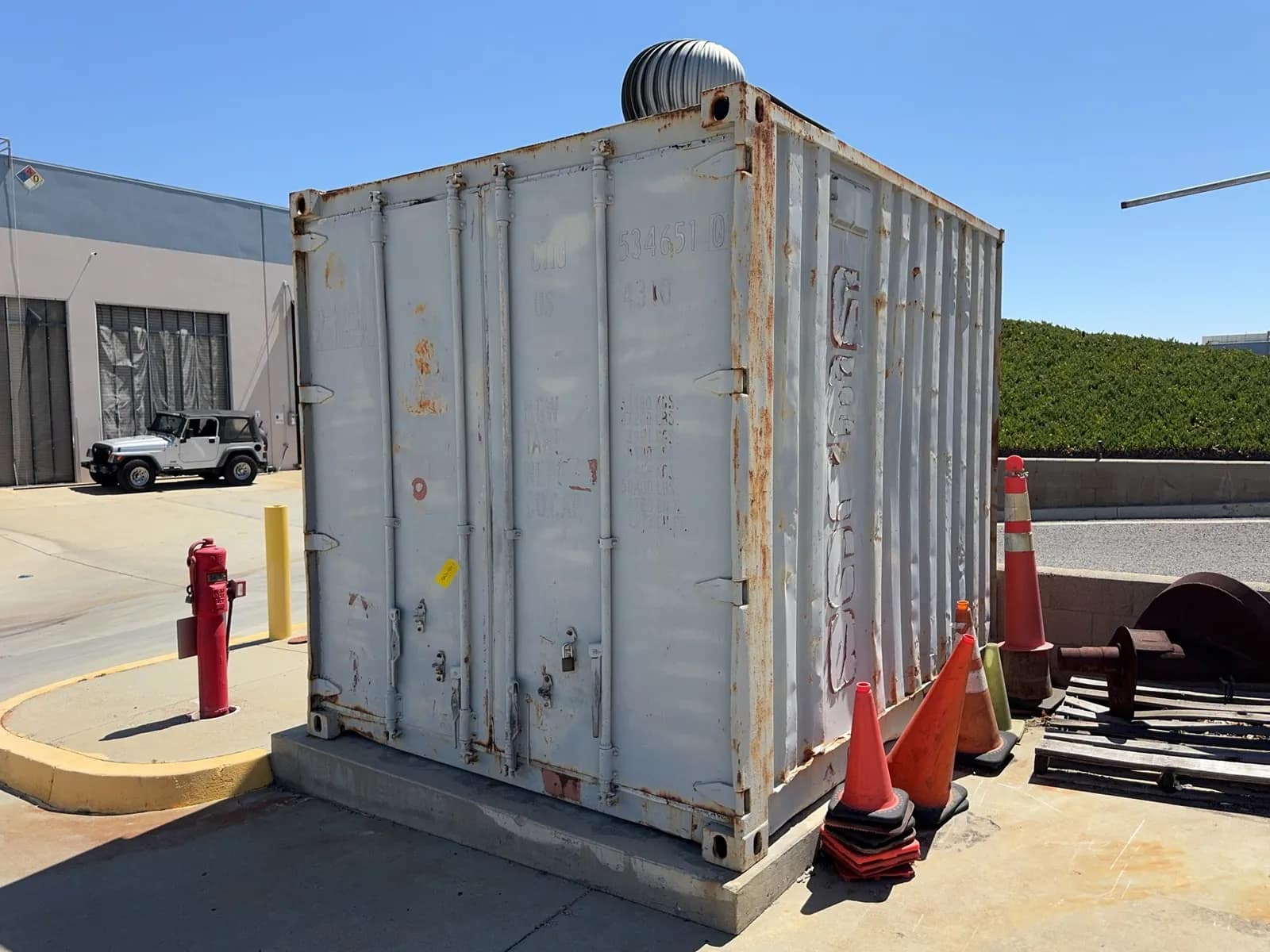 10-shipping-container-contents-not-included-mrji5648