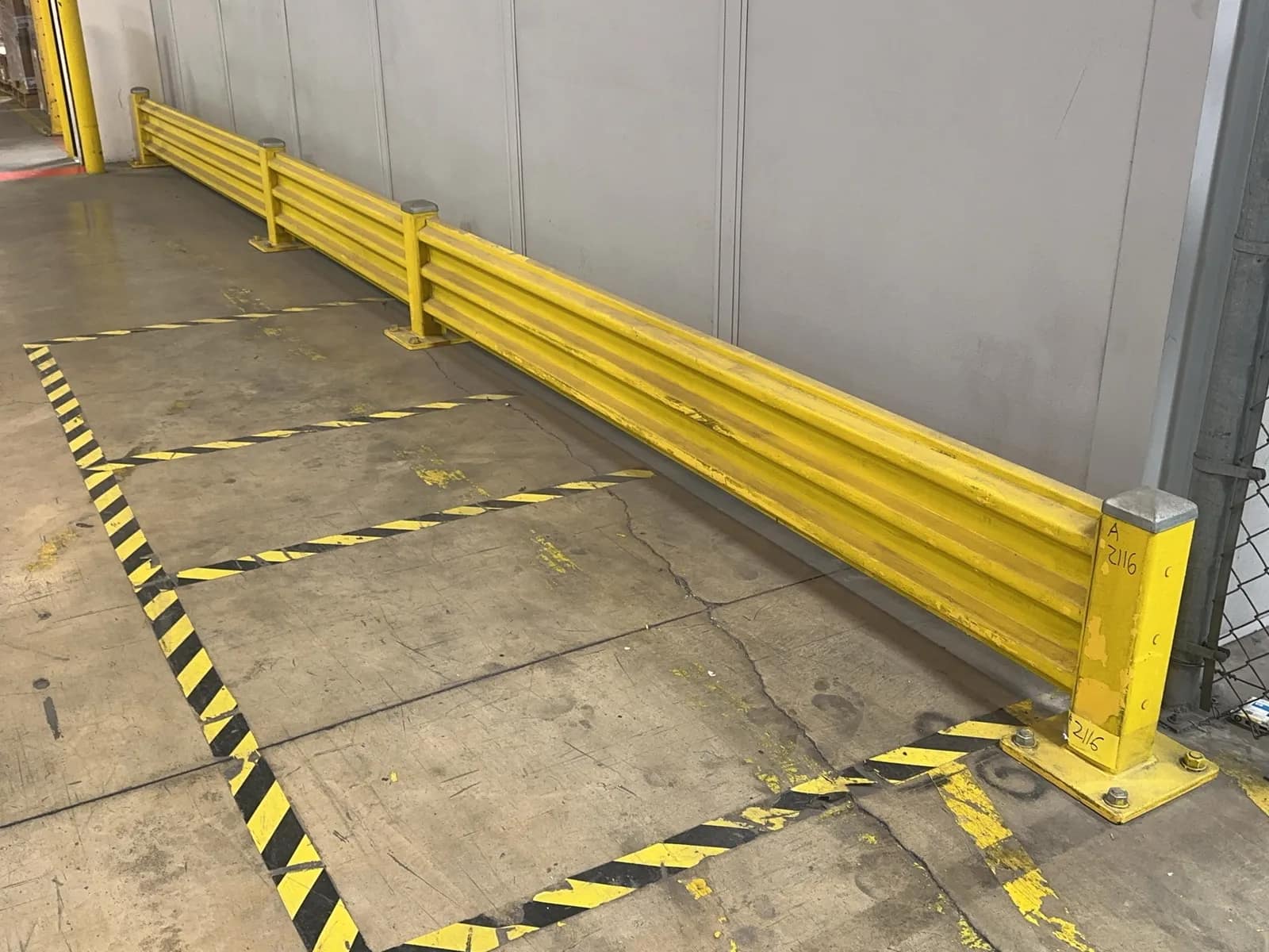 metal-safety-guard-rail-321x20-mrcwg6v5