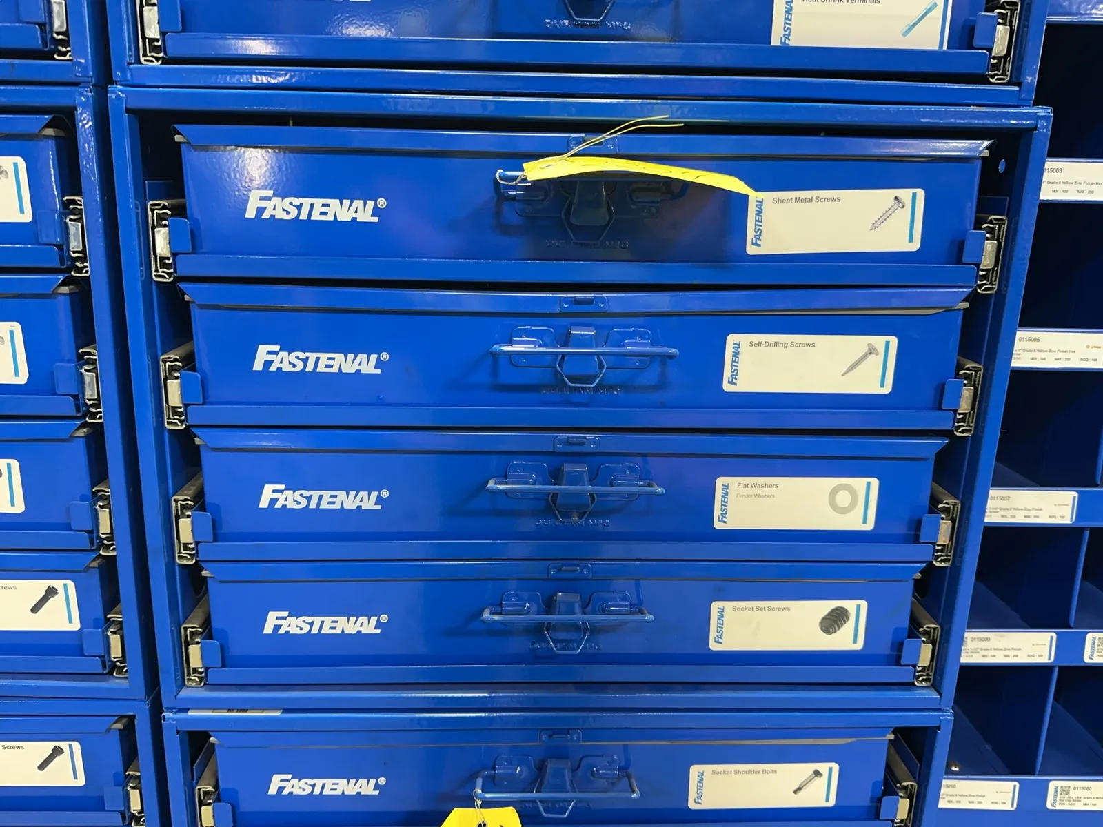 4-drawer-fastenal-hardware-cabinet-with-contents-mrcvvyca