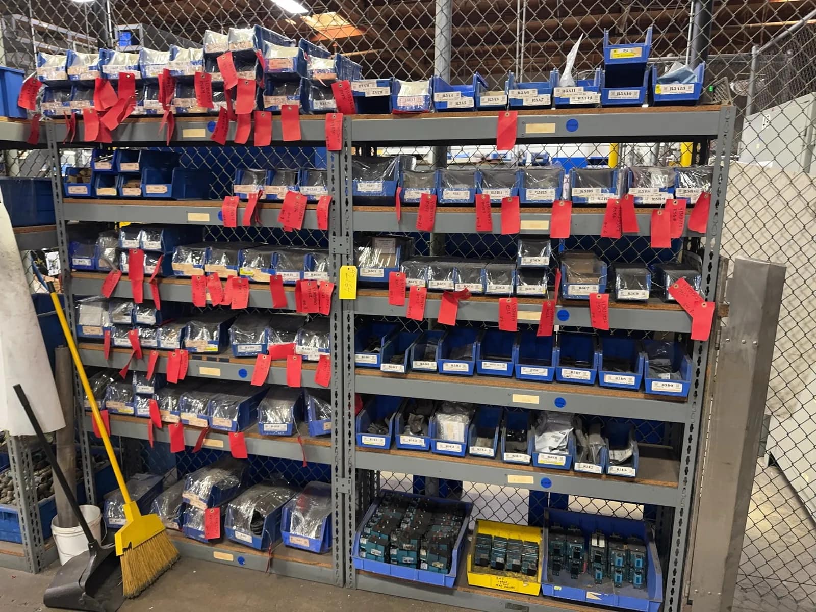 2-sections-of-adjustable-metal-racking-contents-not-included-mrjcszrb