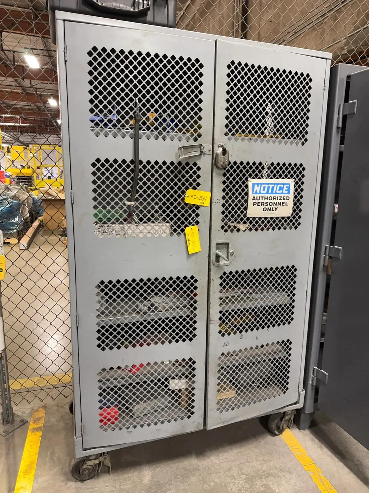 rolling-metal-tool-cabinet-contents-not-included-mrcvyw3w