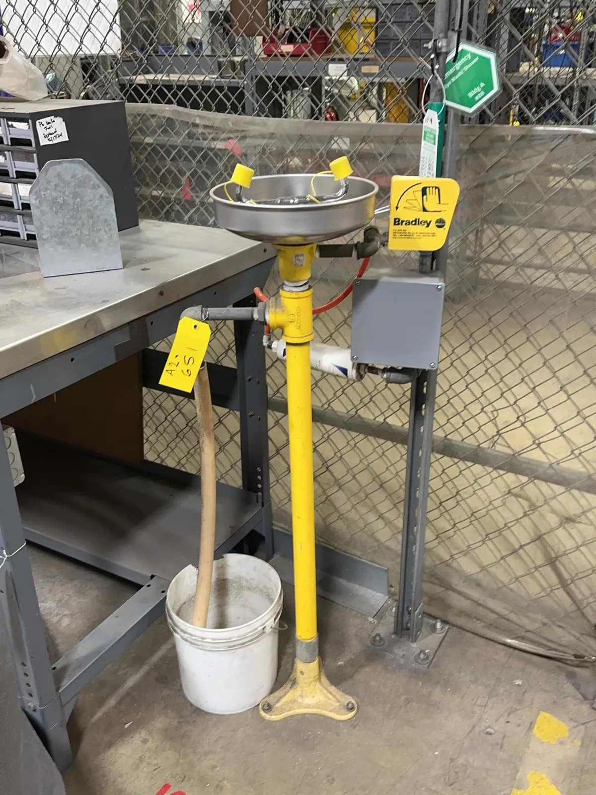 bradley-emergency-eye-wash-station-mrjct2n5