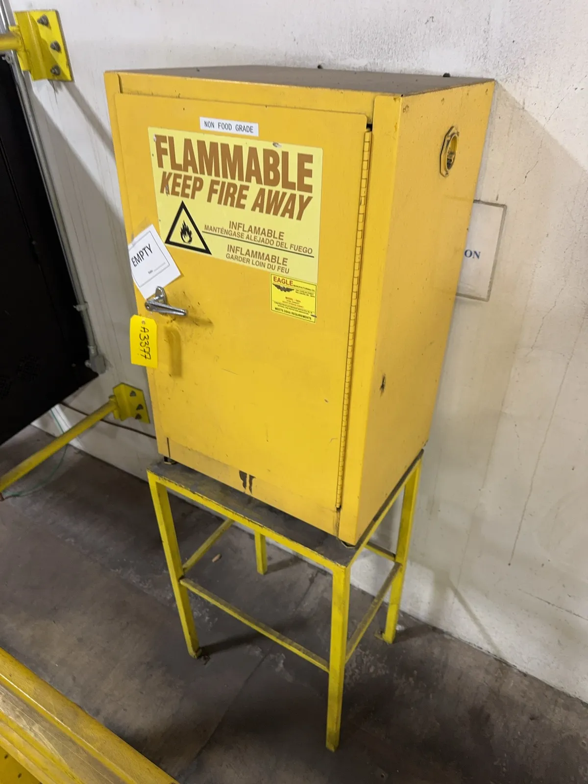 eagle-12-gallon-flammable-cabinet-with-stand-mrdq5764