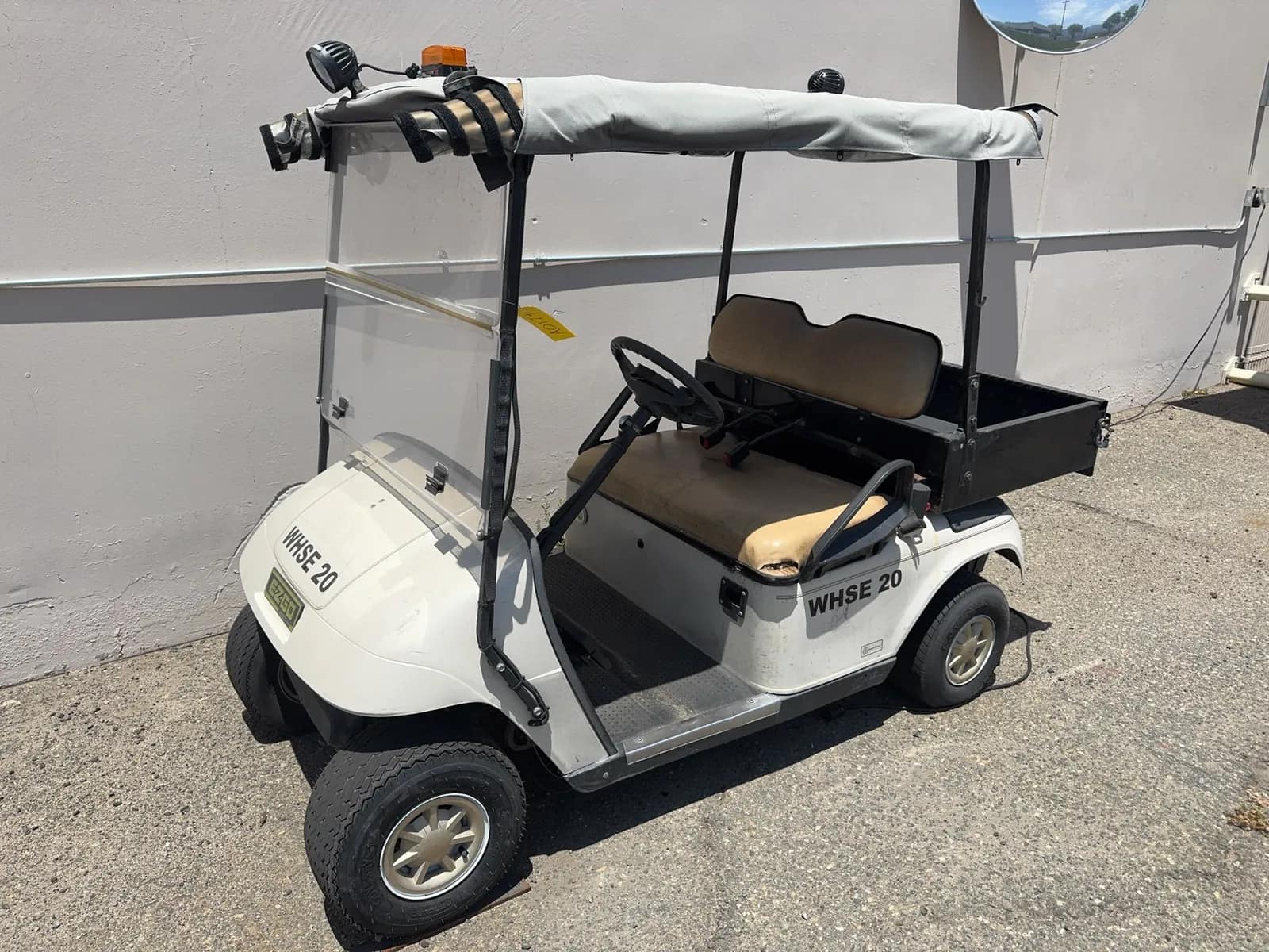 ez-go-electric-golf-cart-mrl4tn9a