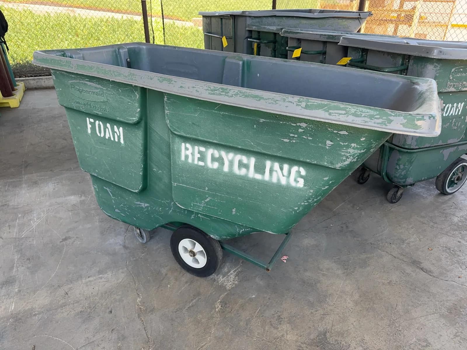 trash-tilt-truck-mrl9wvdg