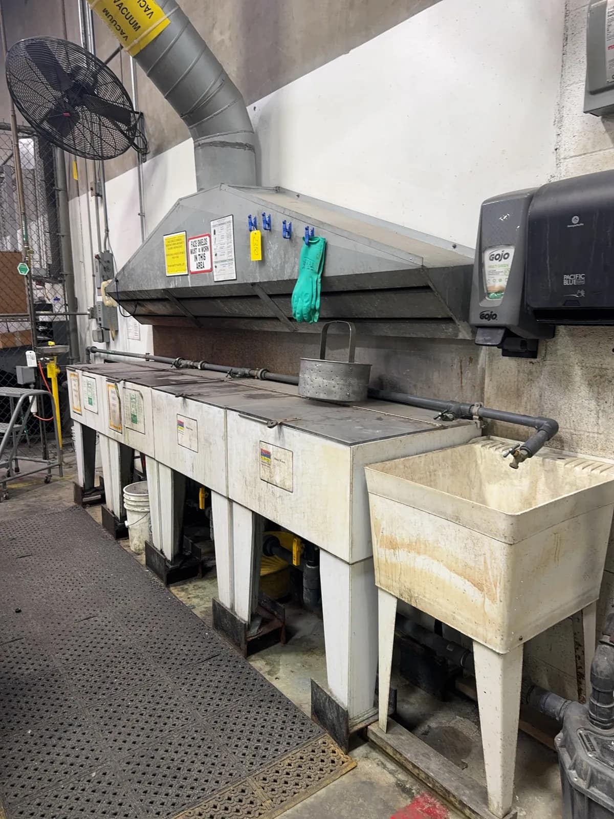 4-part-washing-stations-with-hood-system-and-rinsing-sink-mrjct2xv