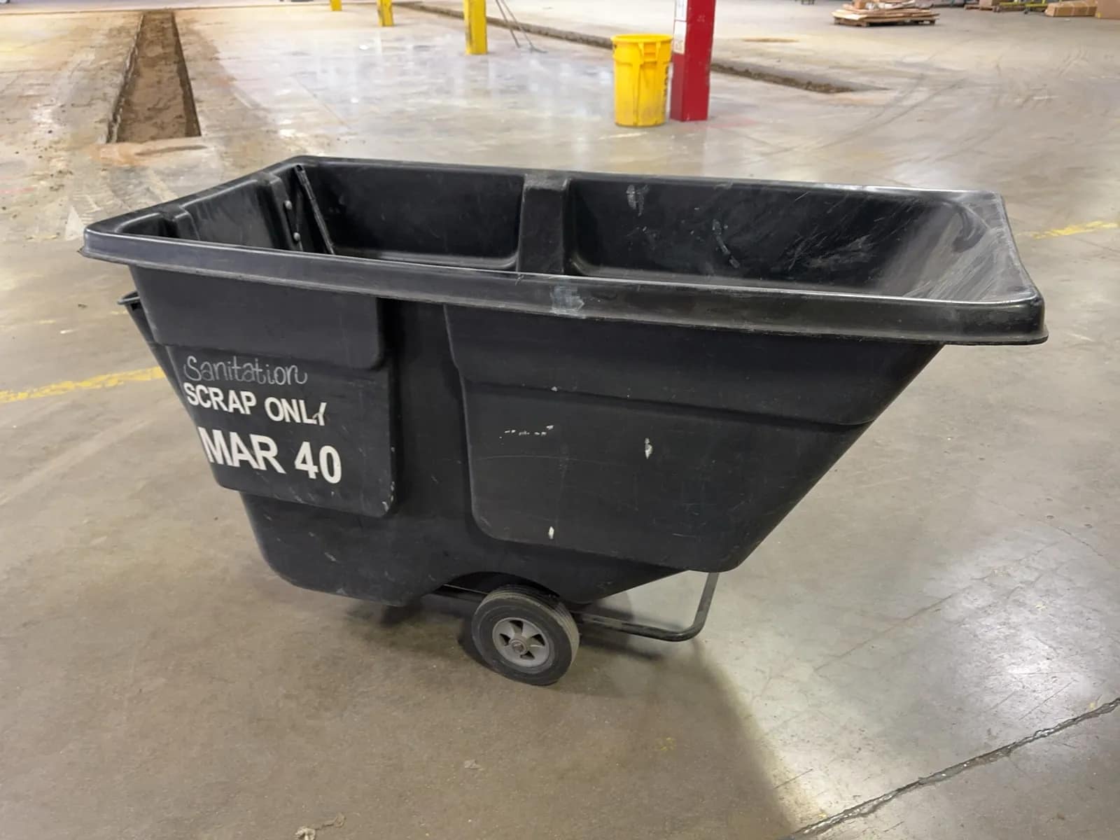 trash-tilt-truck-mrm9uwl2