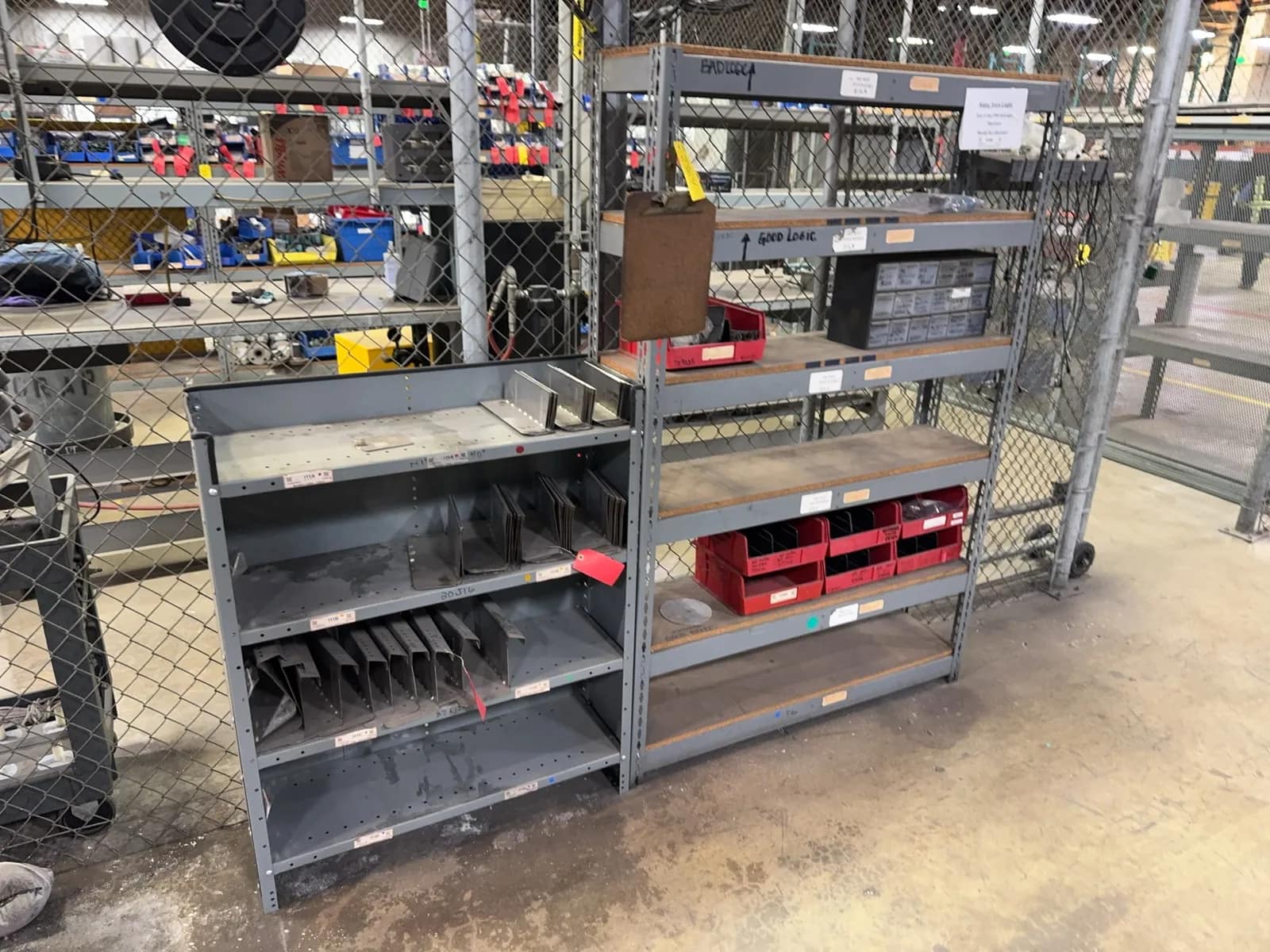 2-racks-and-contents-metal-plates-mrcxnlnk