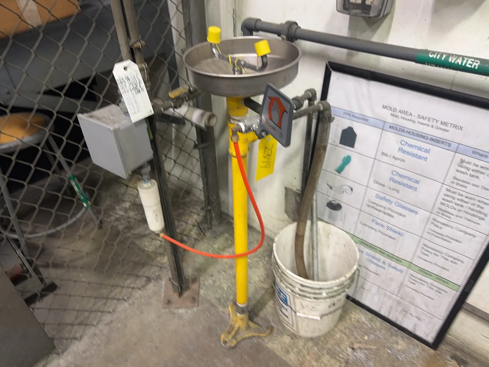 eye-wash-station-mrjct366